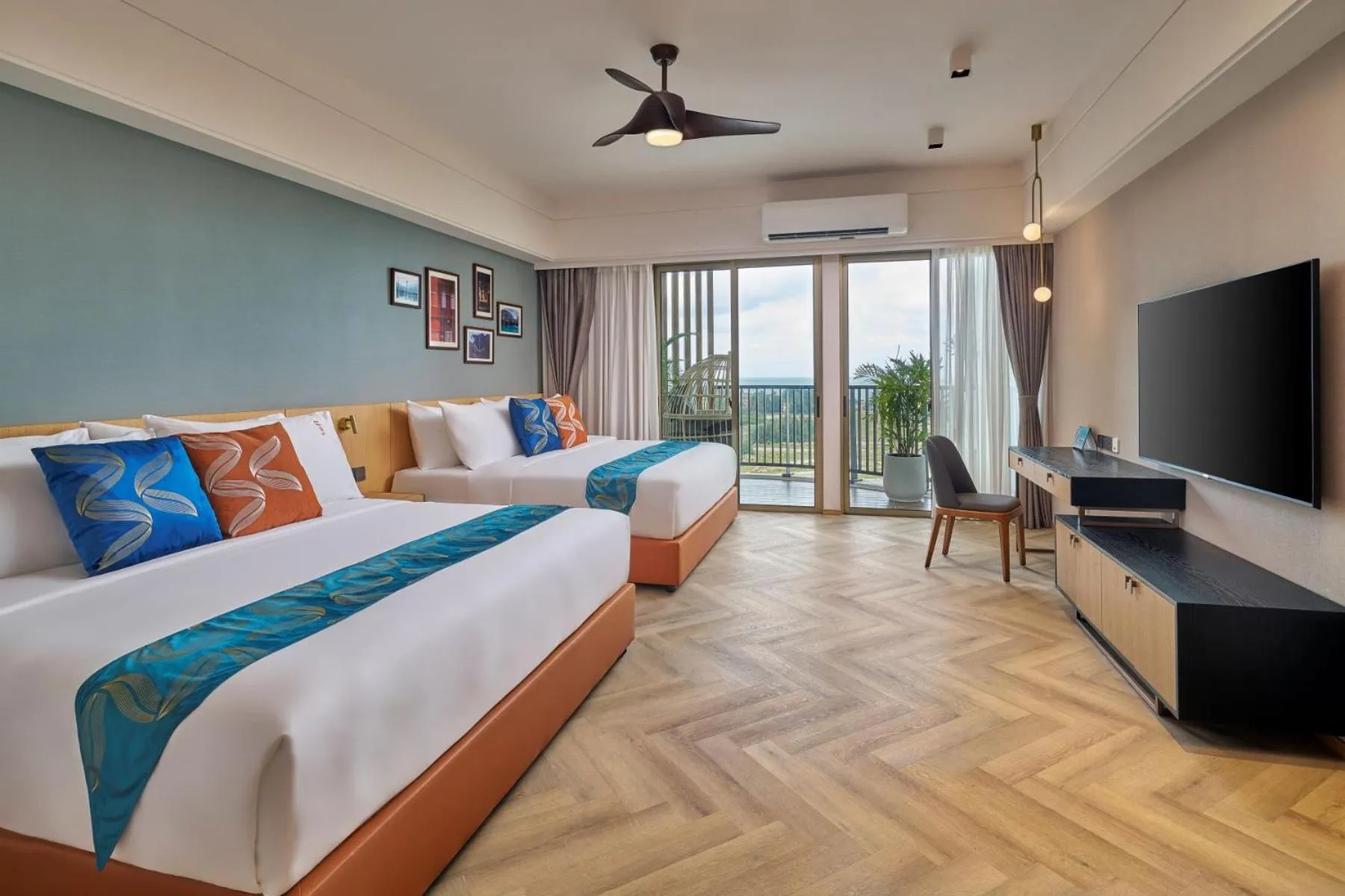 Bedroom, Bed in Birkin International Hotel