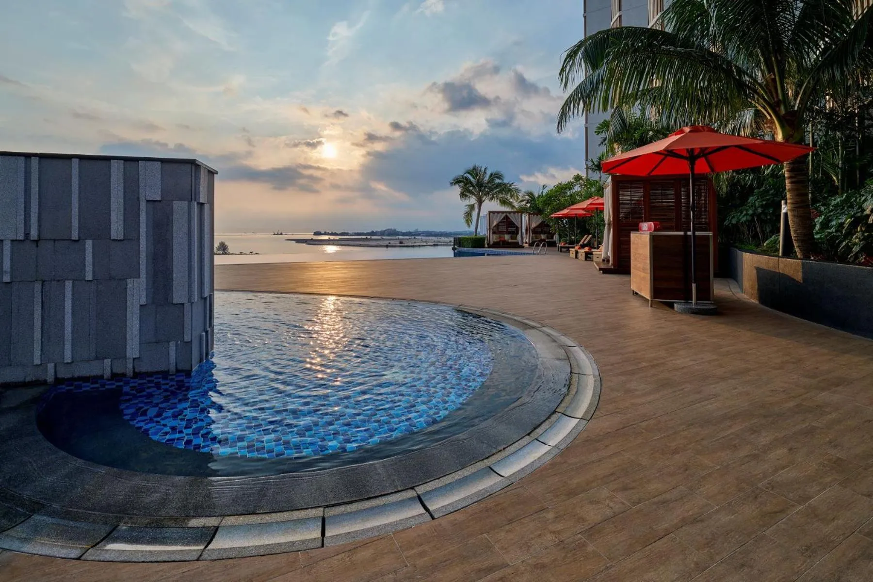 Swimming pool in Birkin International Hotel