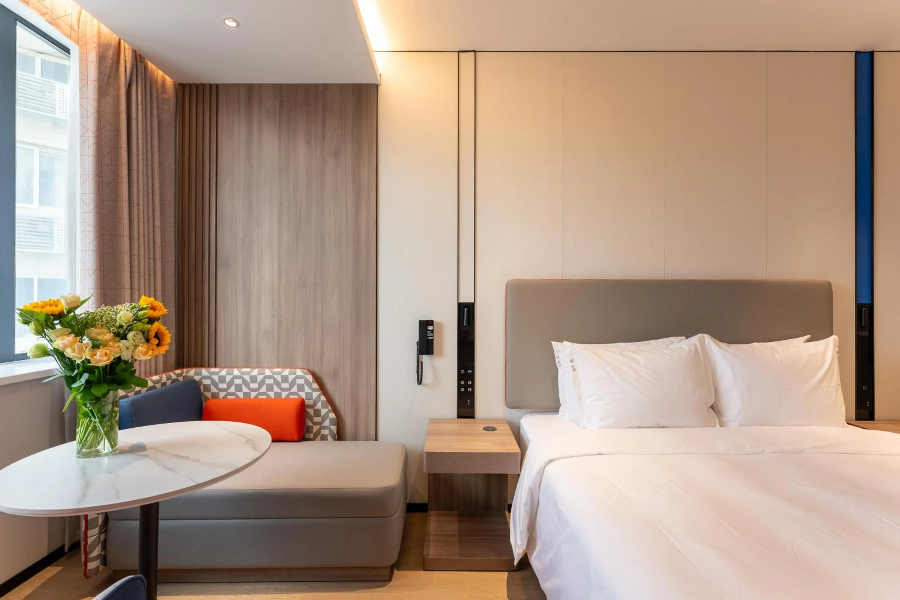 Seating area, Bed in Holiday Inn Express Shanghai Jing'an Temple by IHG