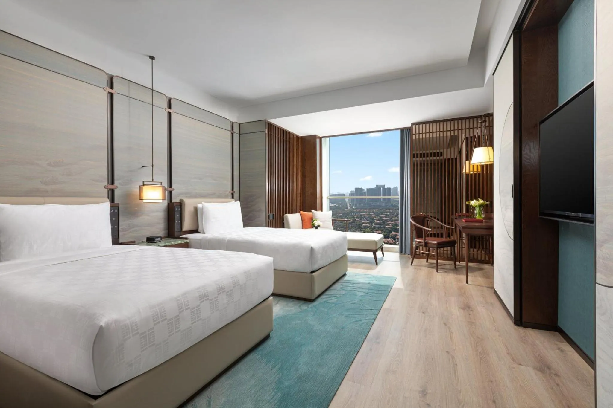 Photo of the whole room, Bed in HUALUXE Hotels and Resorts Haining