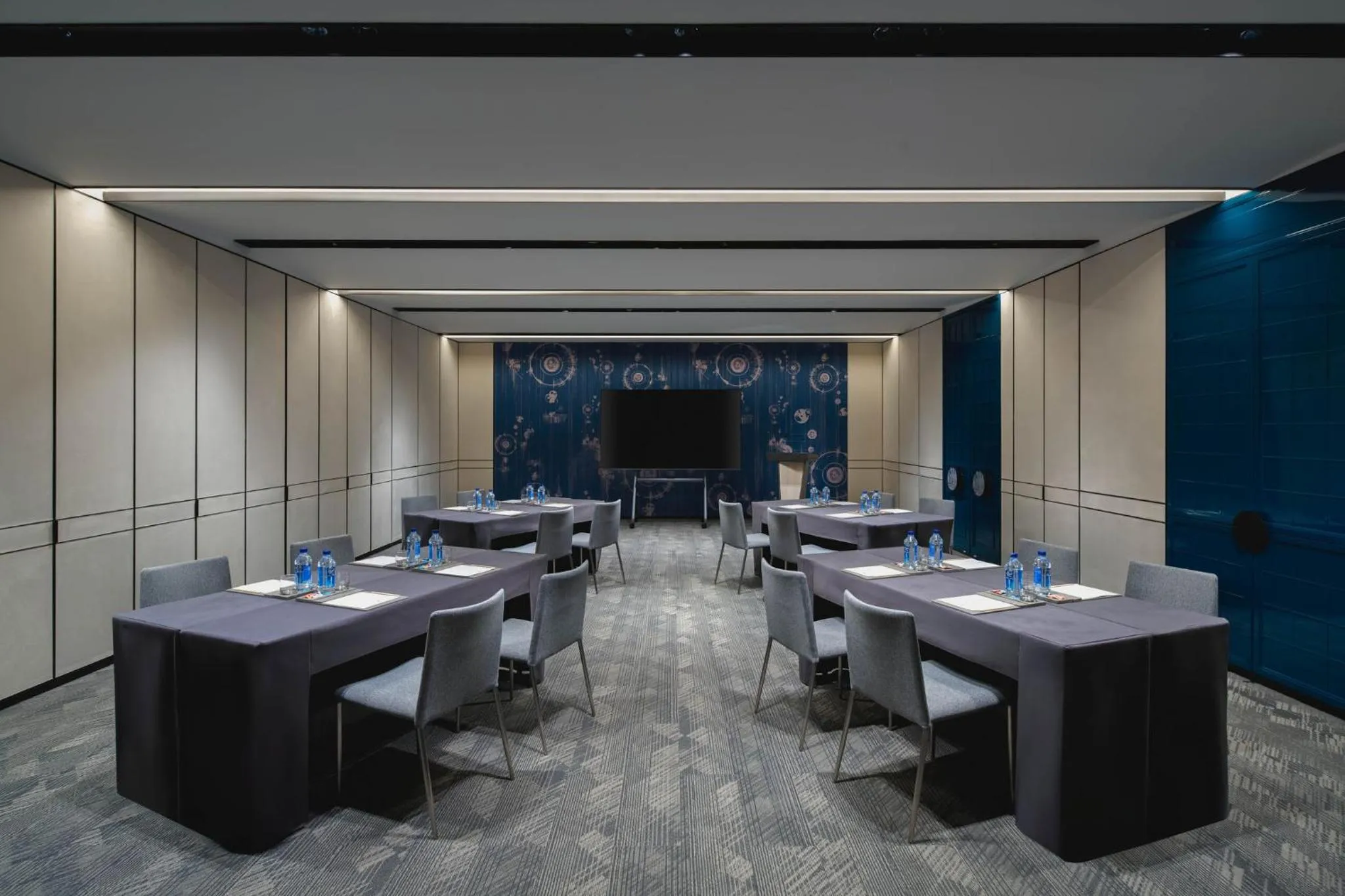 Meeting/conference room in Hotel Indigo Suzhou Jinji Lake by IHG