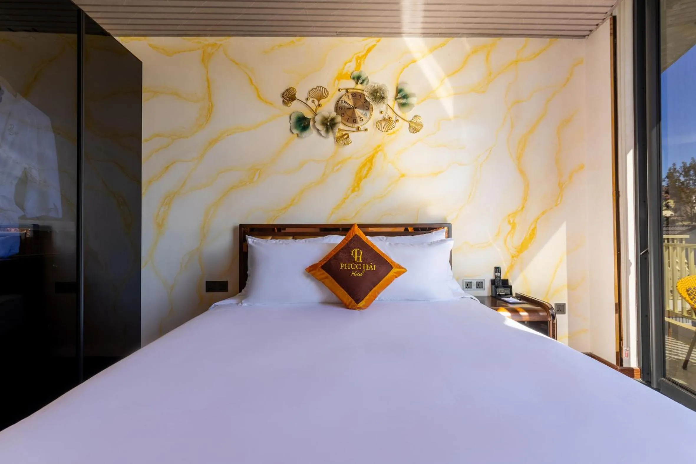 Photo of the whole room, Bed in Phuc Hai Hotel Da Lat