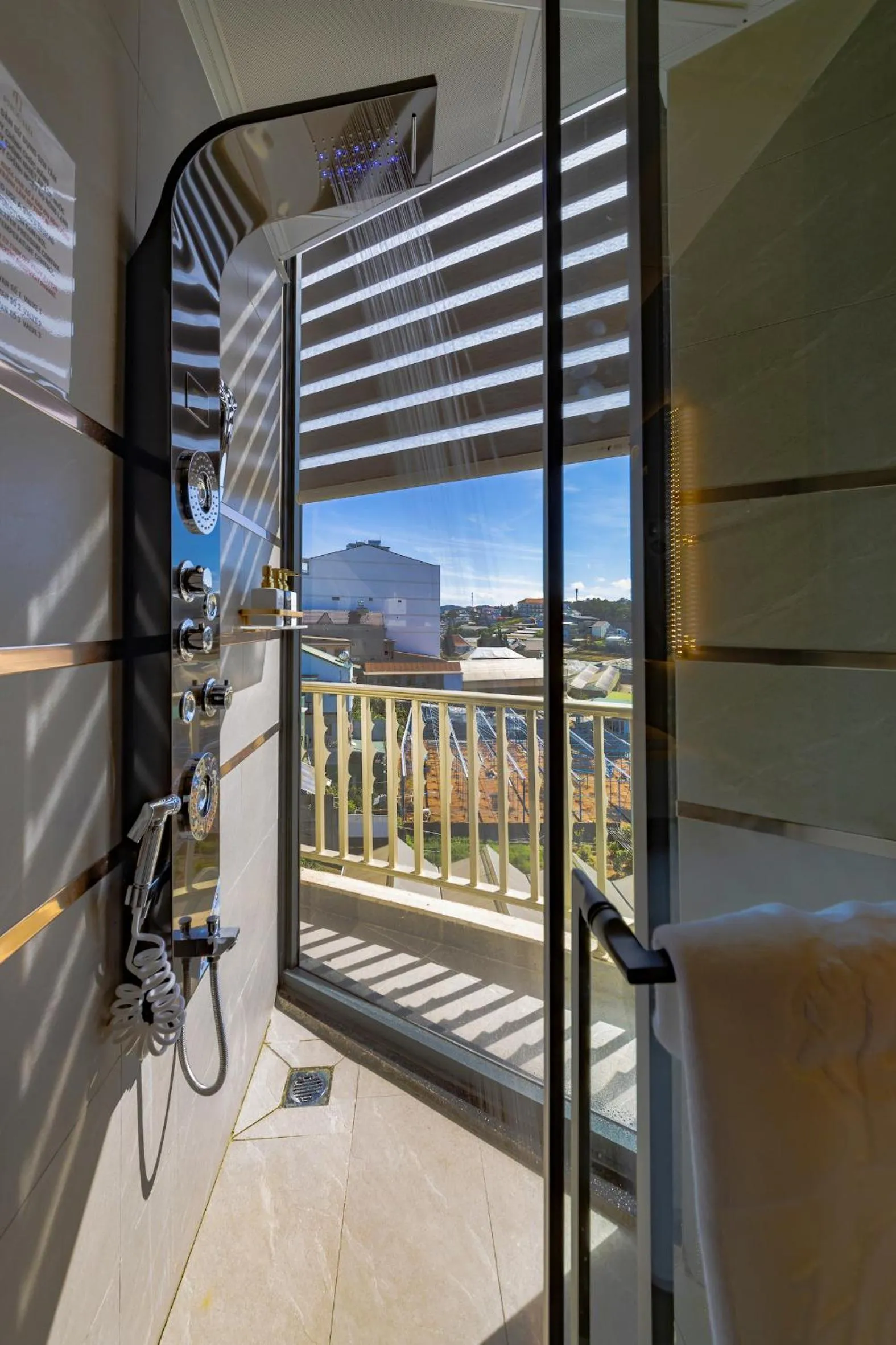 Shower in Phuc Hai Hotel Da Lat