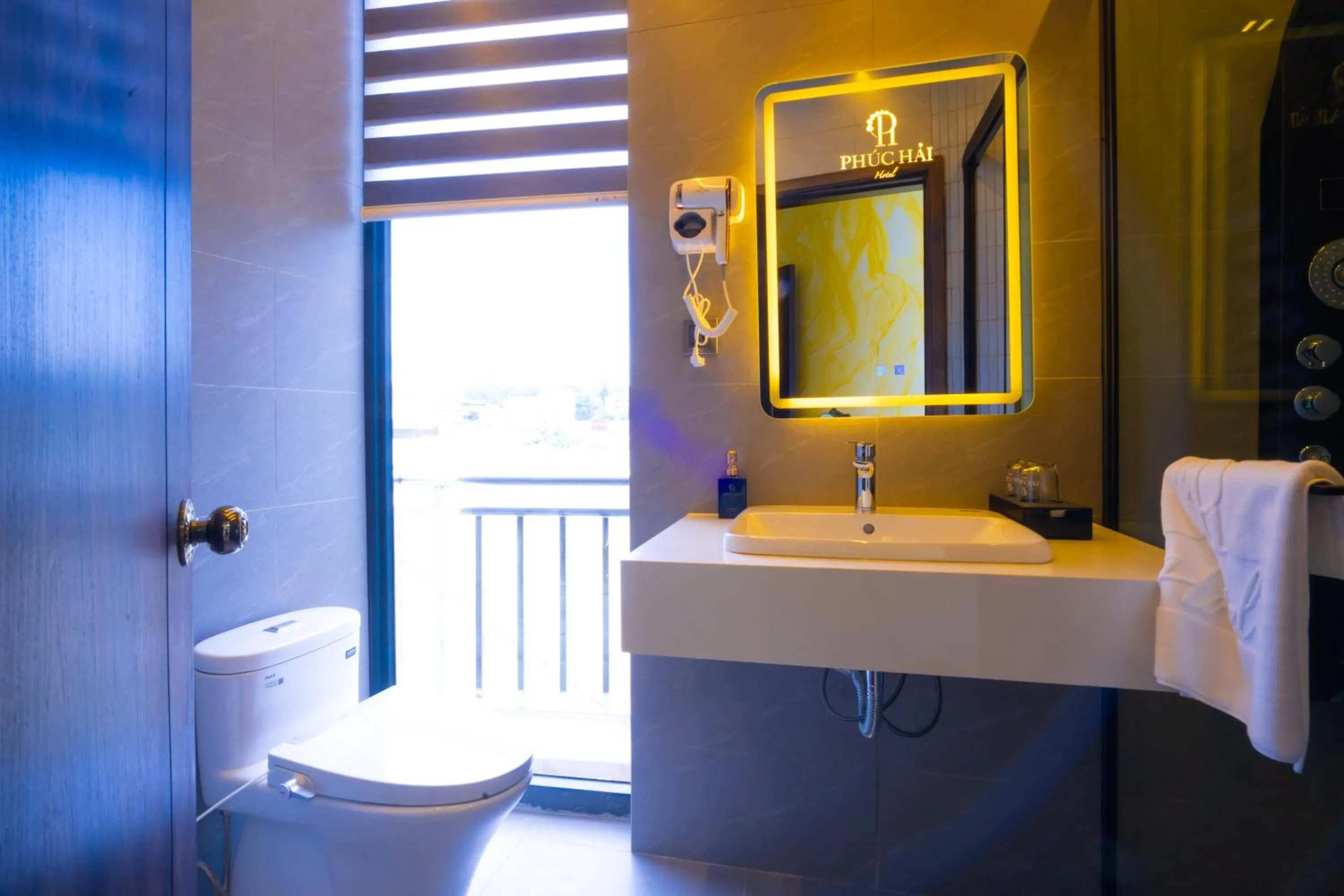 Shower in Phuc Hai Hotel Da Lat