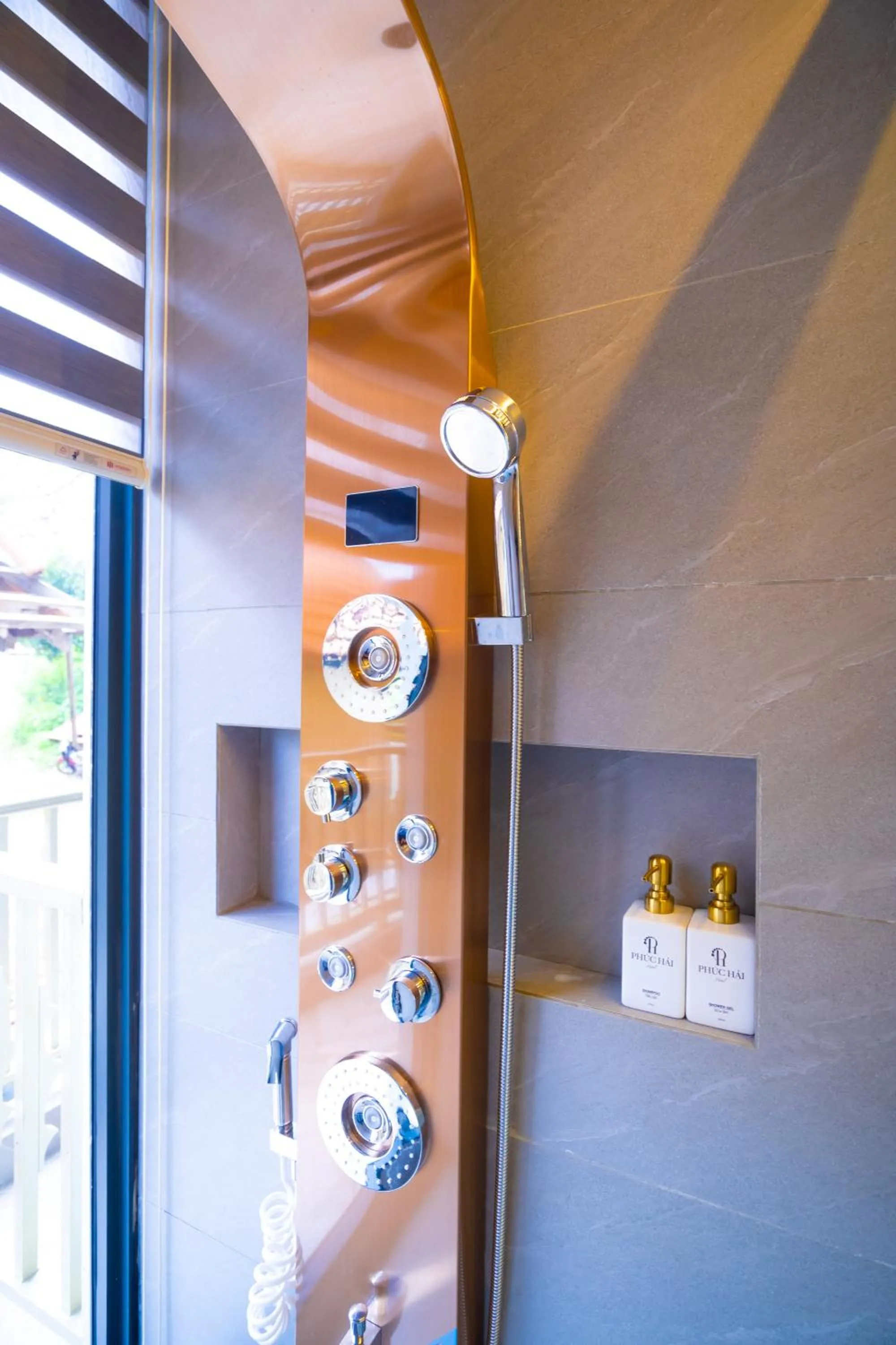 Shower in Phuc Hai Hotel Da Lat