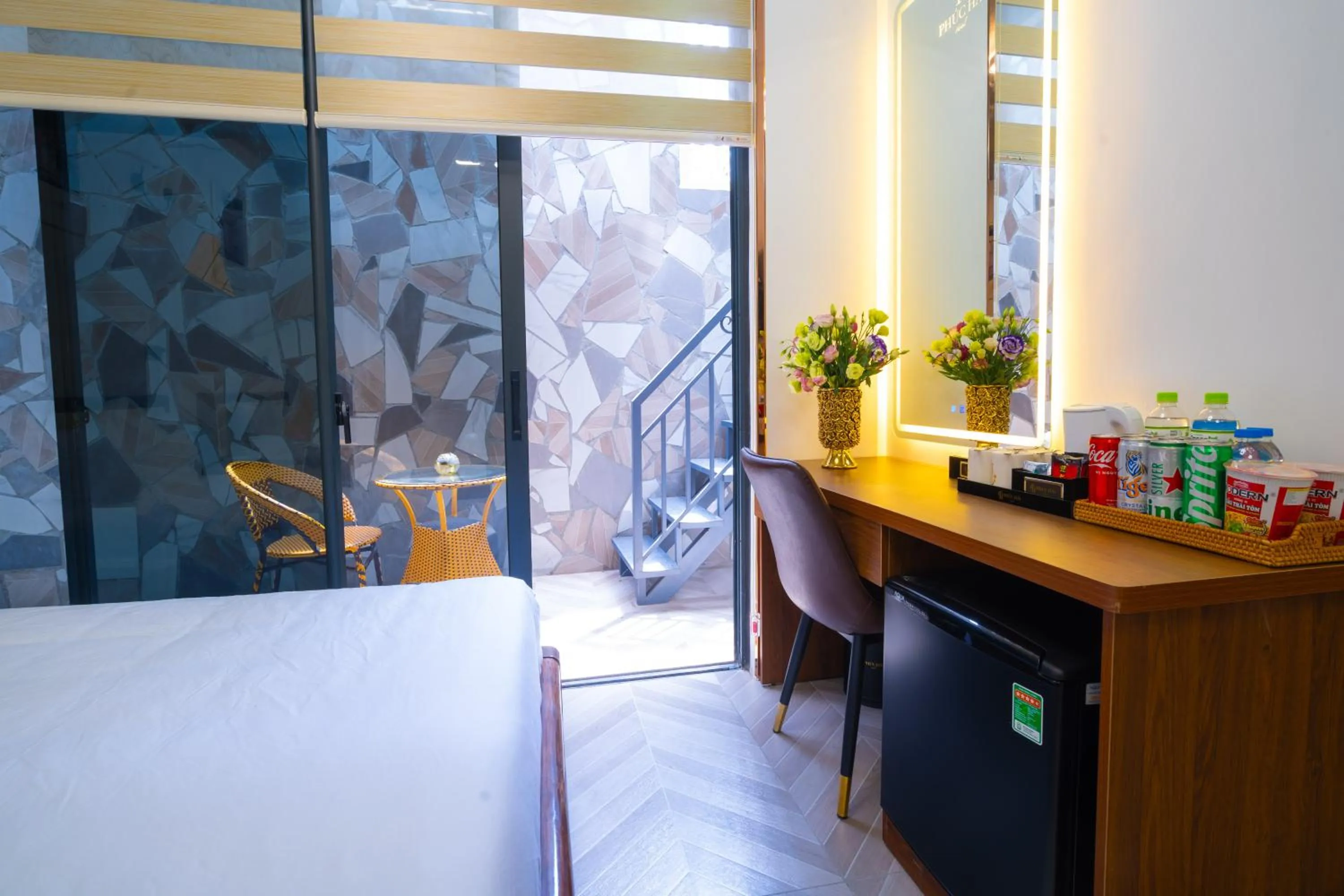 Living room, Bed in Phuc Hai Hotel Da Lat