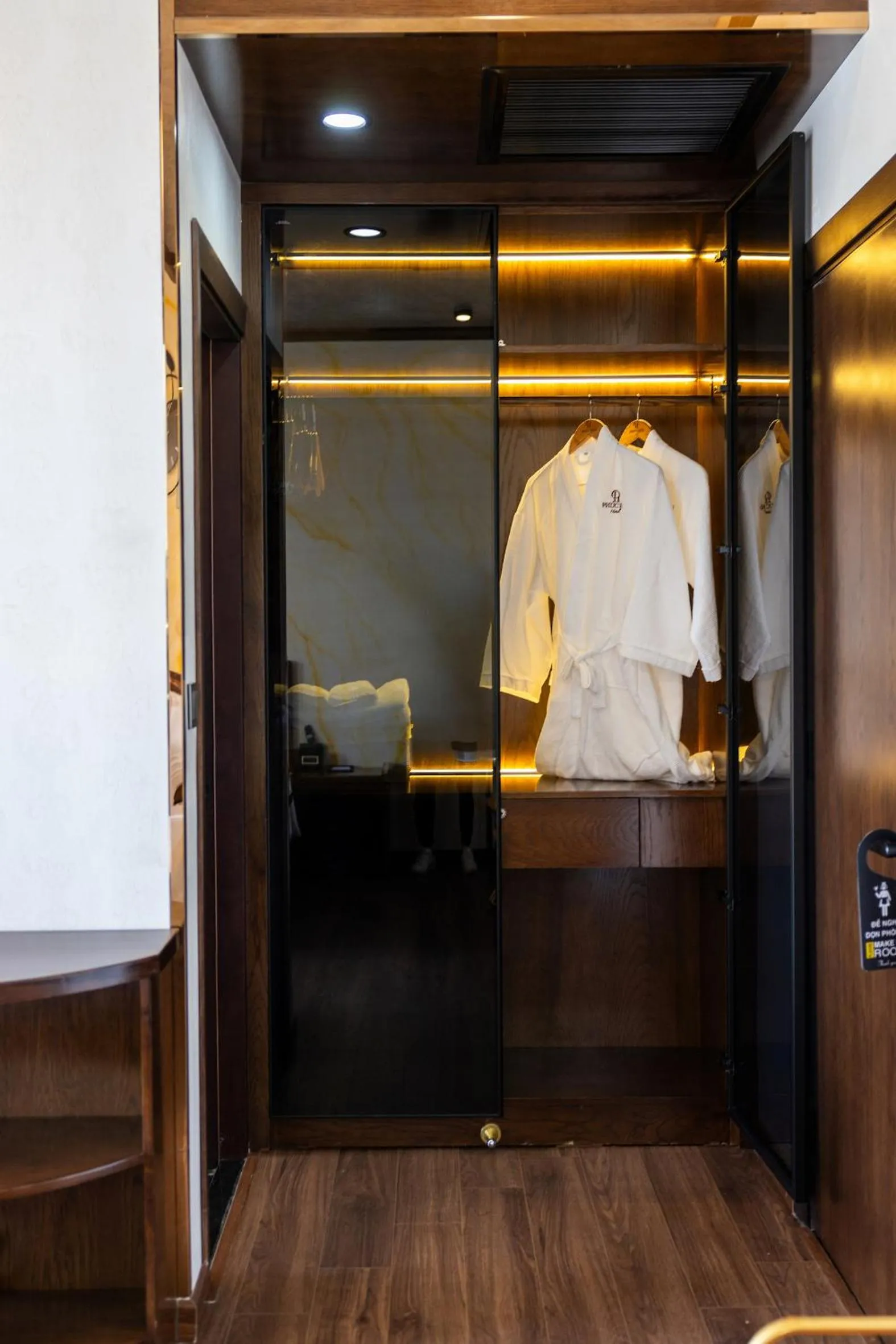 wardrobe in Phuc Hai Hotel Da Lat