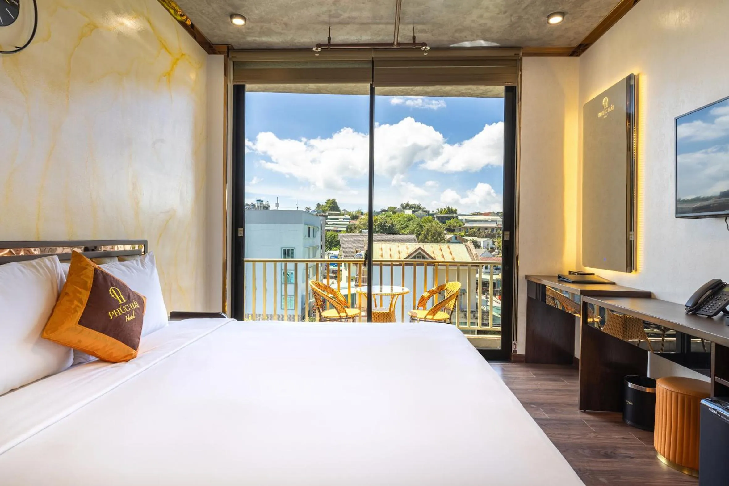 Photo of the whole room, Bed in Phuc Hai Hotel Da Lat