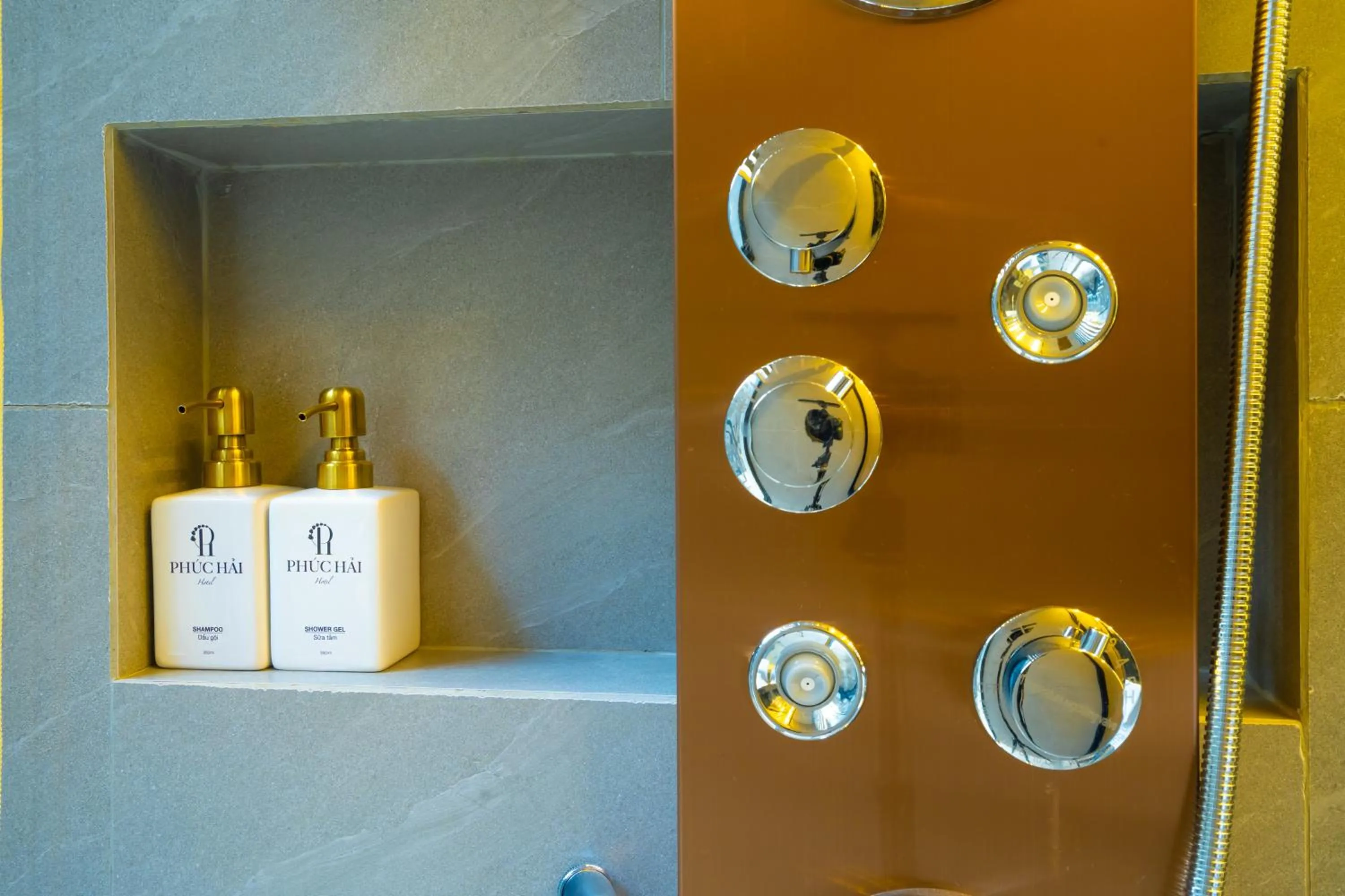 Shower in Phuc Hai Hotel Da Lat