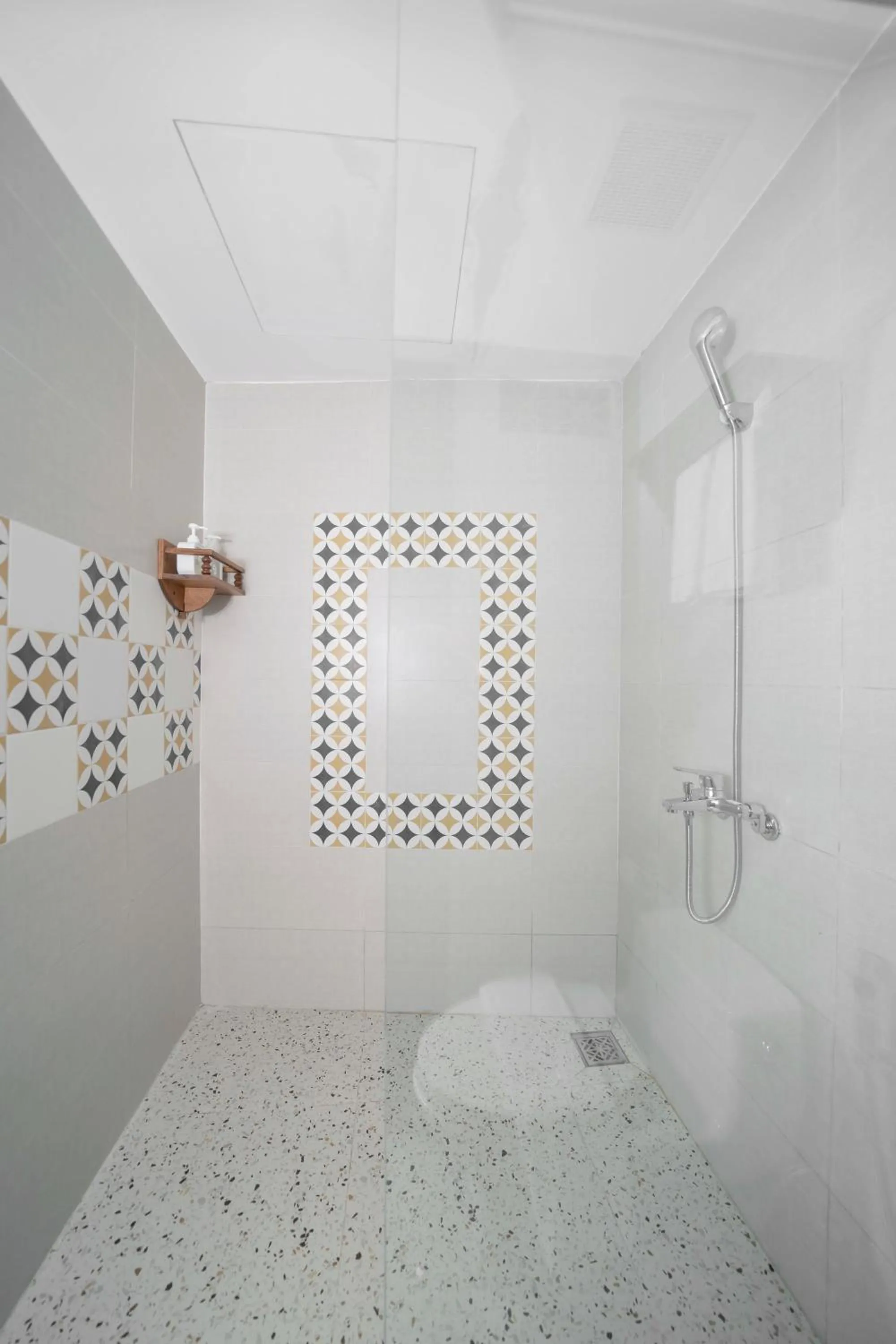 Shower in Sujet Hotel Da Nang