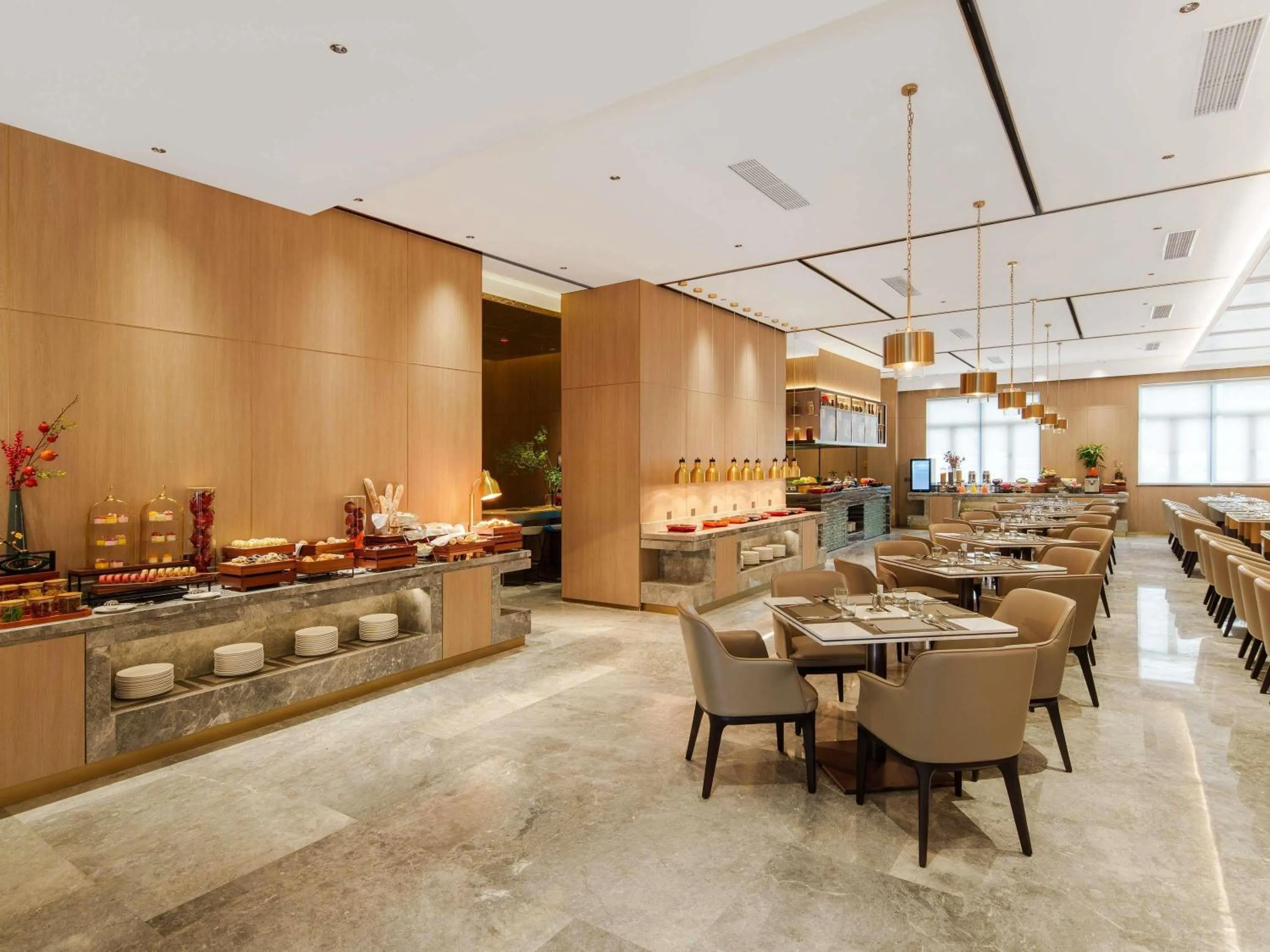 Restaurant/places to eat in Novotel Shenzhen Bantian