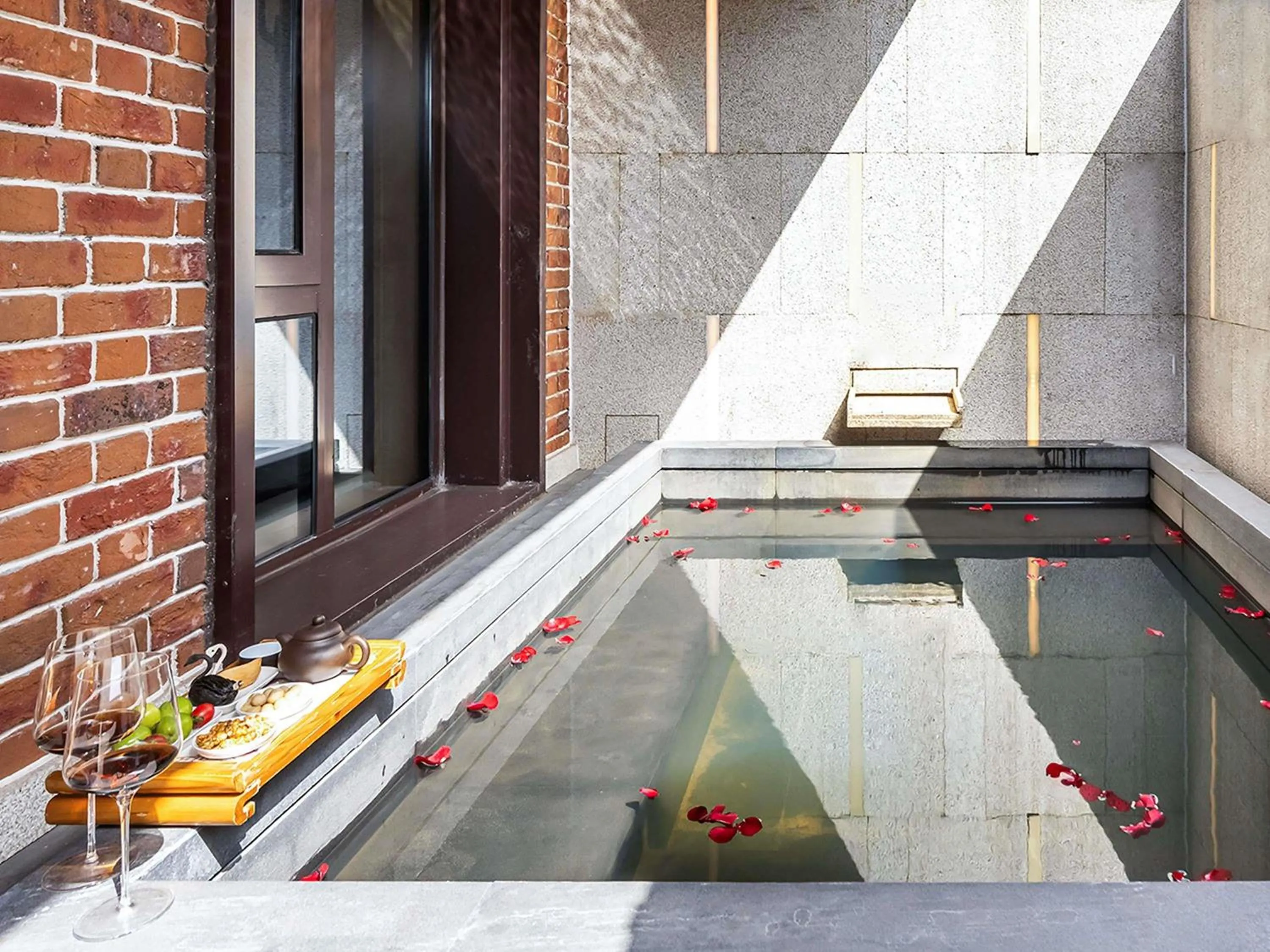 Bedroom in Swissotel Xi' an Xinxing Hot Spring