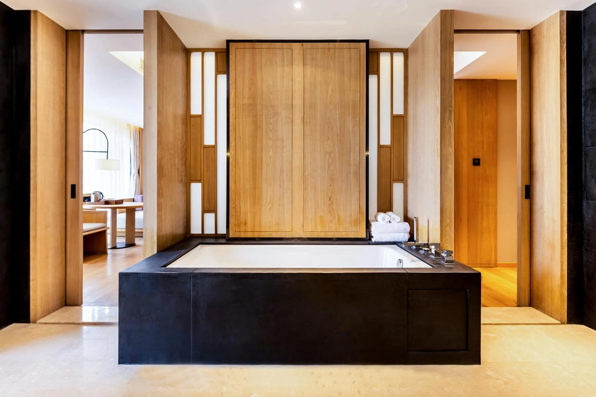 Bathroom, Bed in Swissotel Xi' an Xinxing Hot Spring