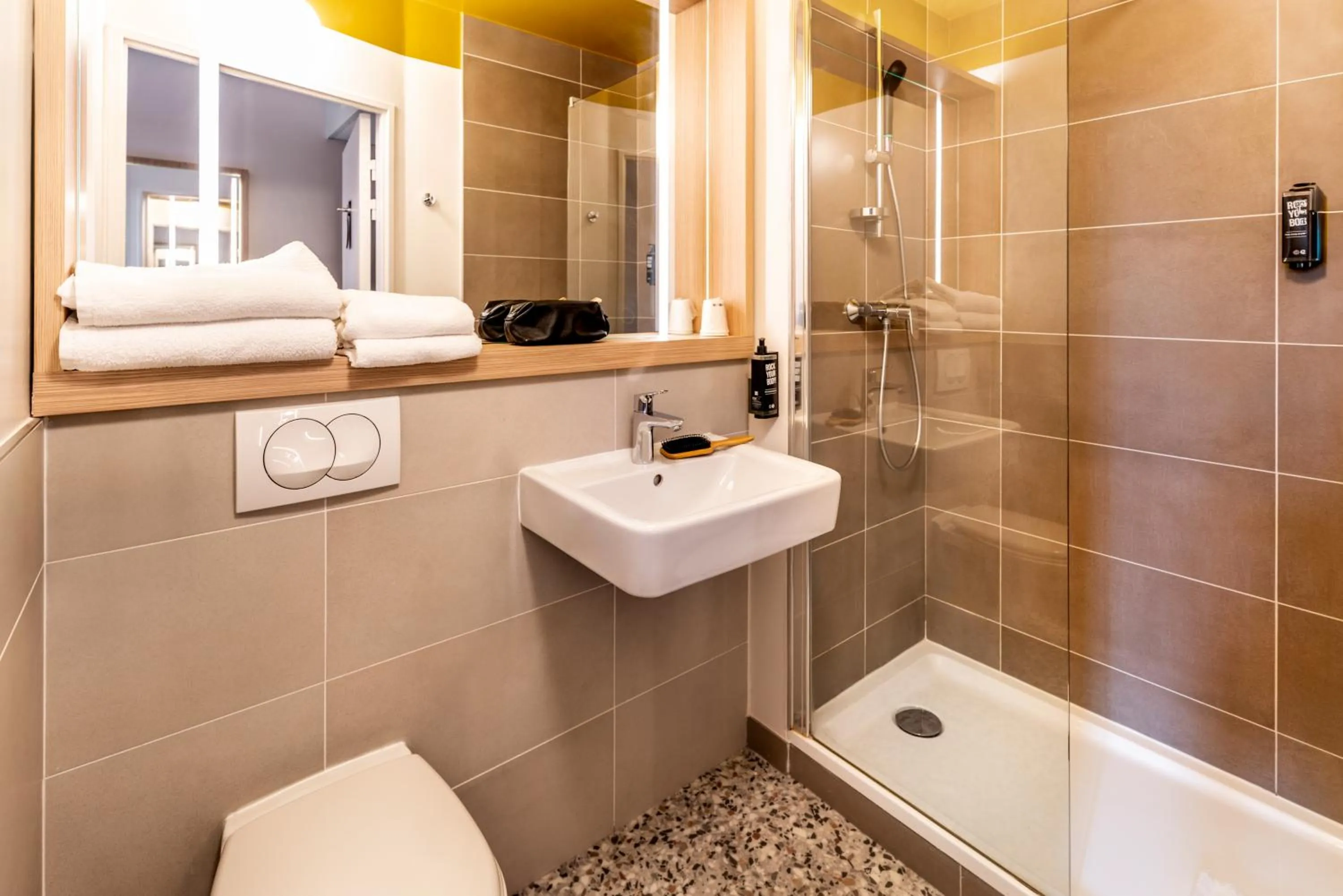 Bathroom in ibis Styles Prévessin Genève Aéroport