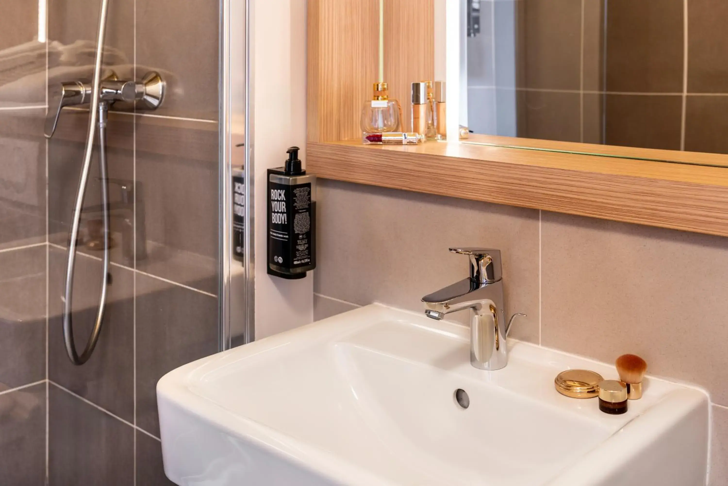 Standard Room - Mobility Accessible in ibis Styles Prévessin Genève Aéroport Standard Room - Mobility Accessible in ibis Styles Prévessin Genève Aéroport