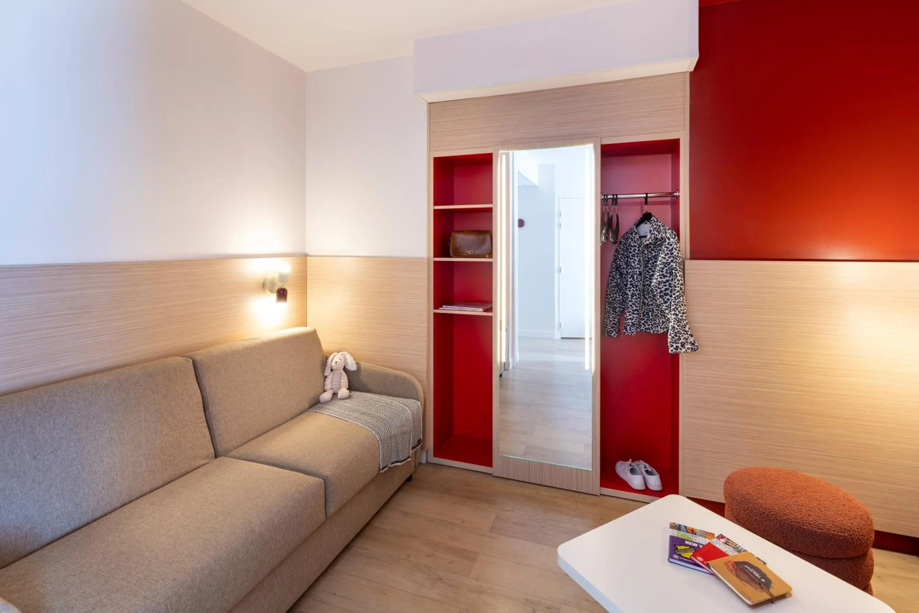 Photo of the whole room in ibis Styles Prévessin Genève Aéroport