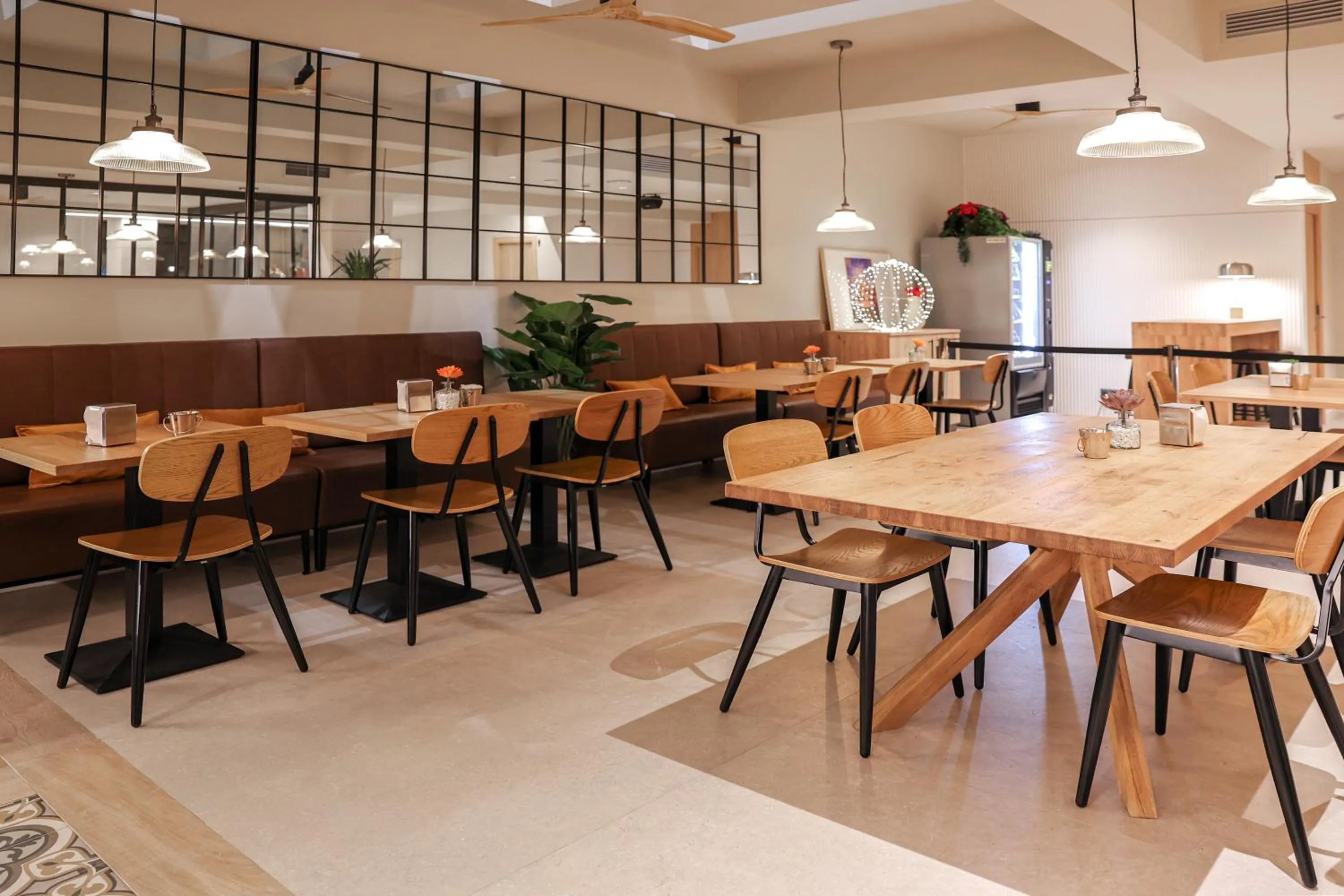 Restaurant/places to eat in Aerohotel Barcelona Airport 24h