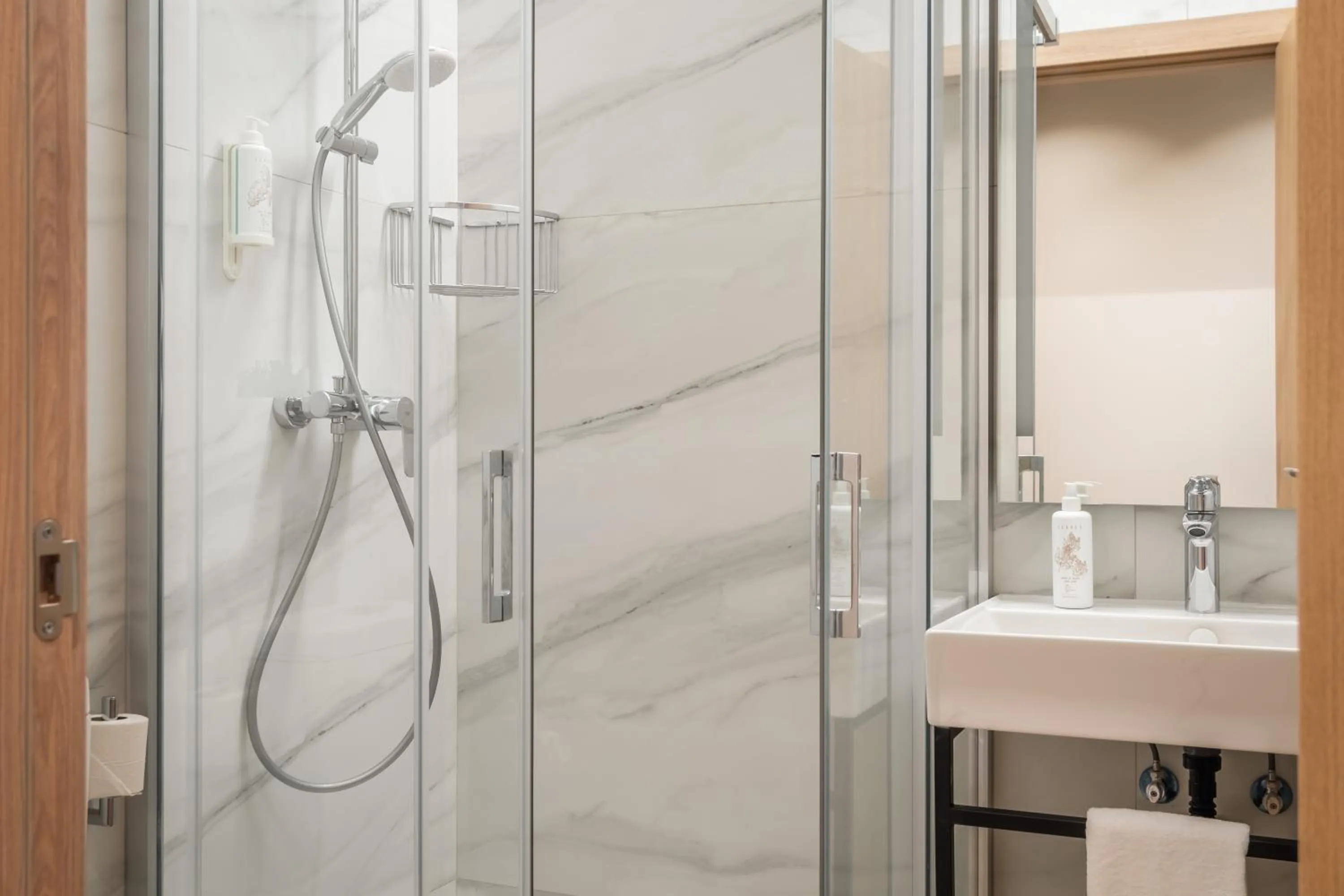 Shower in Aerohotel Barcelona Airport 24h