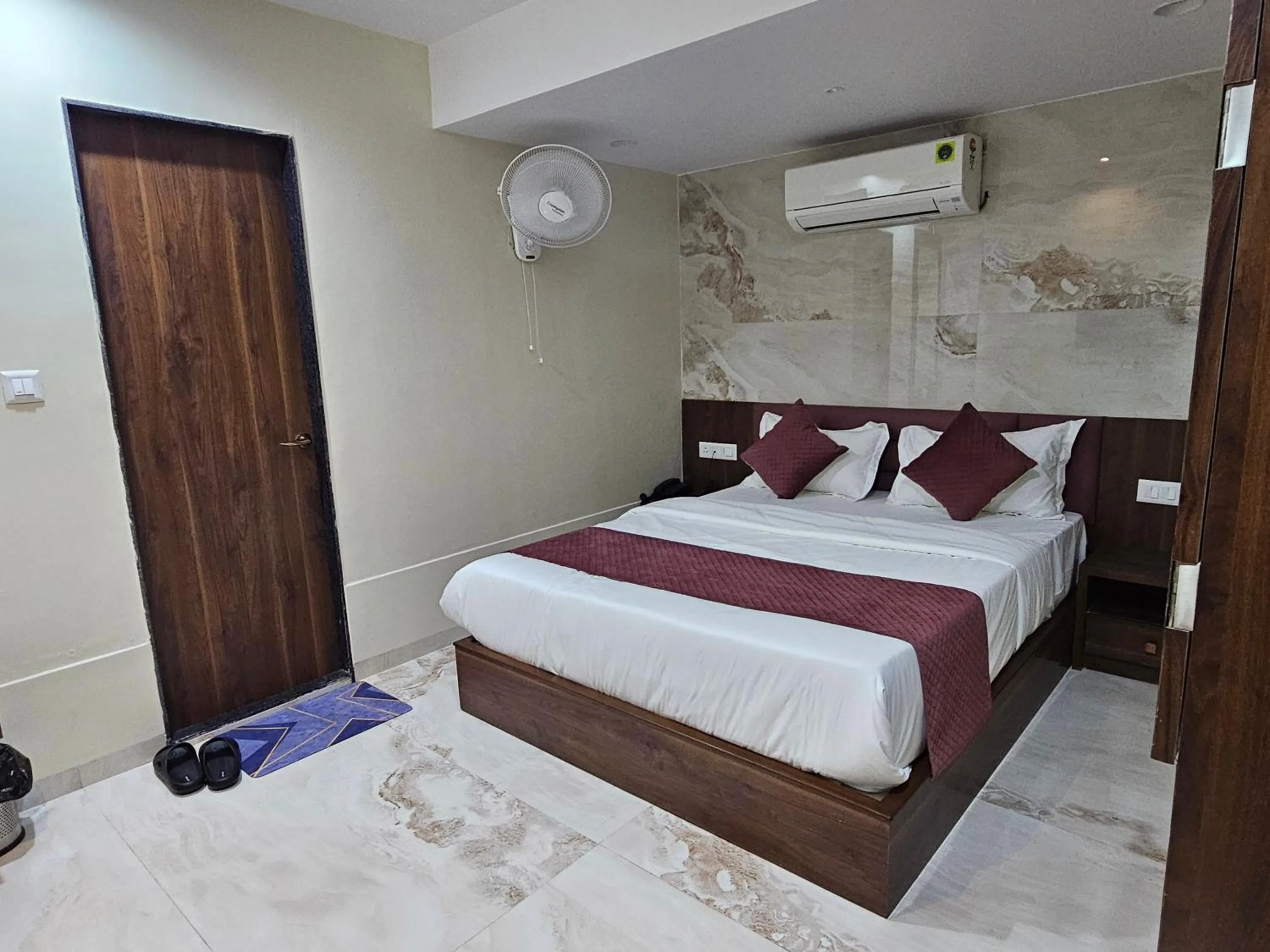 Other, Bed in The Eiffel Hotel & Banquet