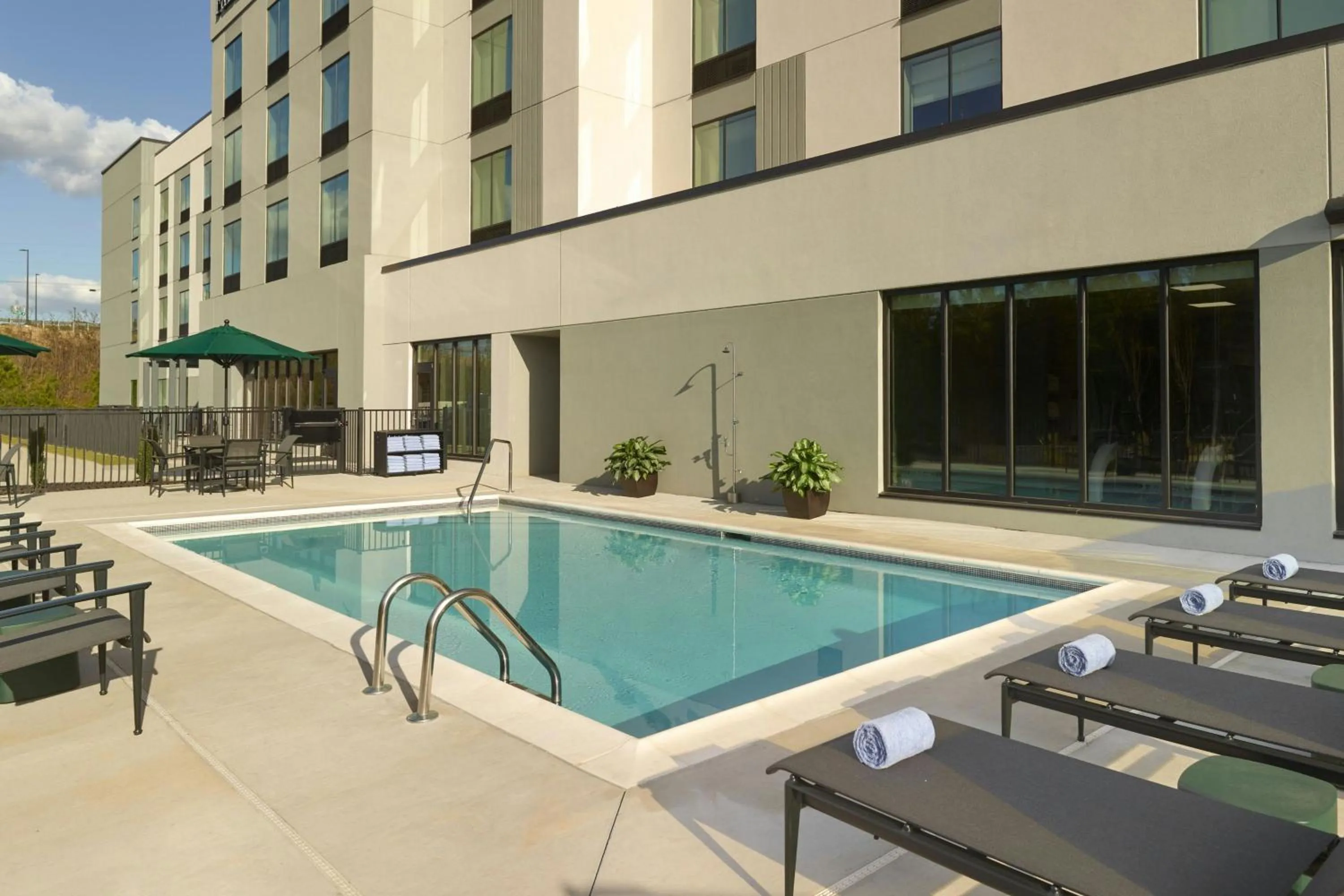 Swimming pool in Fairfield by Marriott Inn & Suites Grovetown