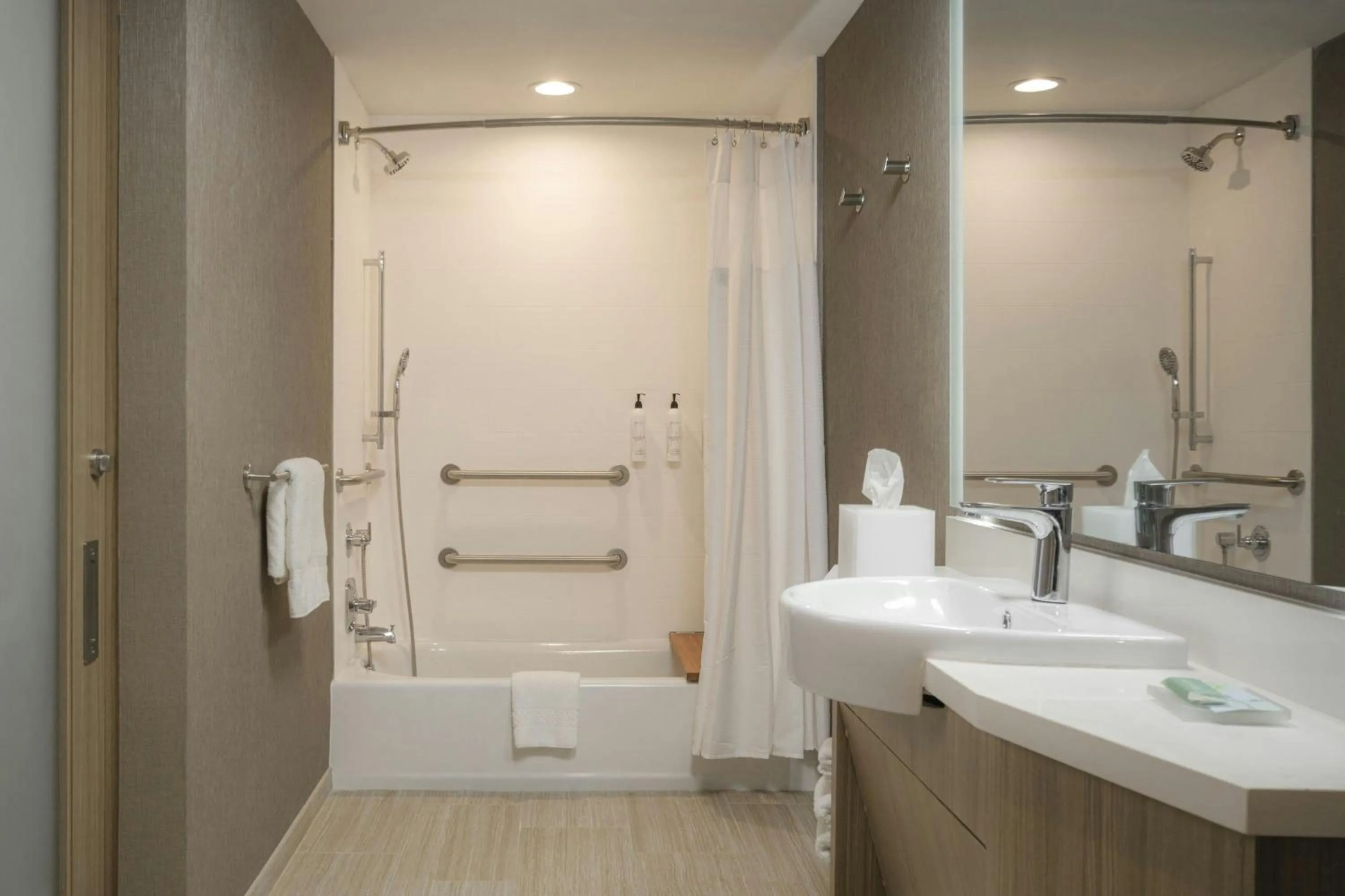 Bathroom in SpringHill Suites by Marriott Lexington Frankfort