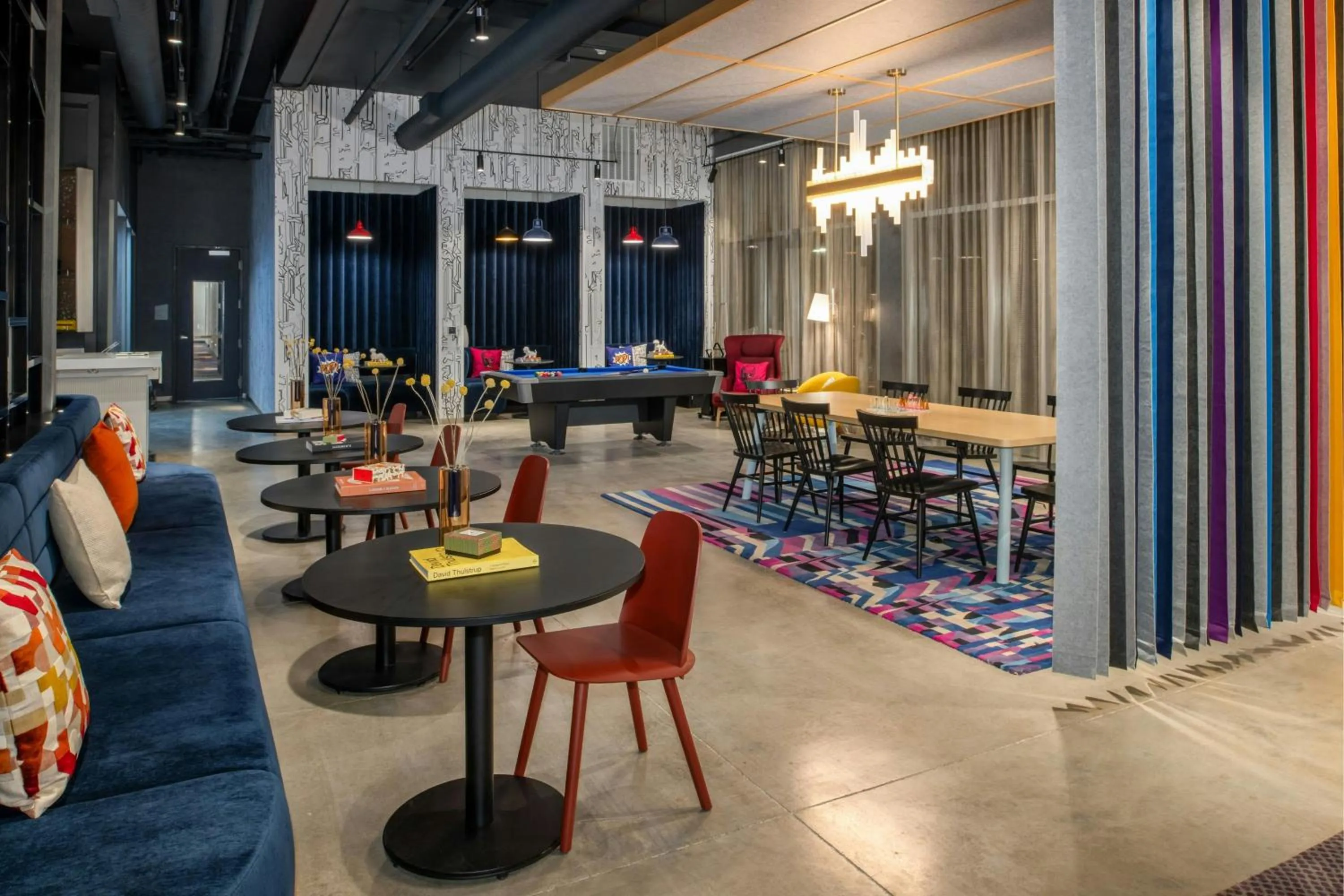 Lobby or reception in Aloft Sacramento Airport Natomas