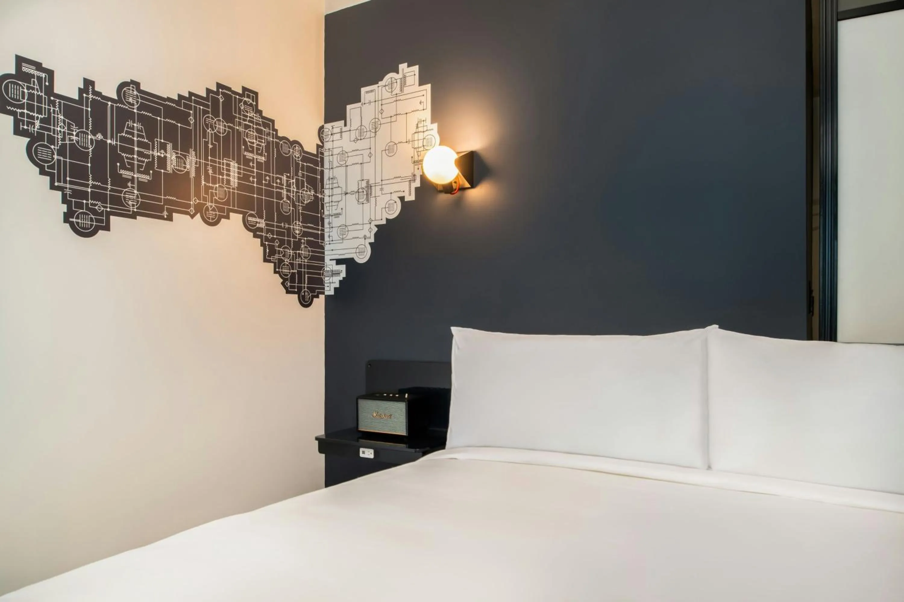 Photo of the whole room, Bed in Aloft Sacramento Airport Natomas