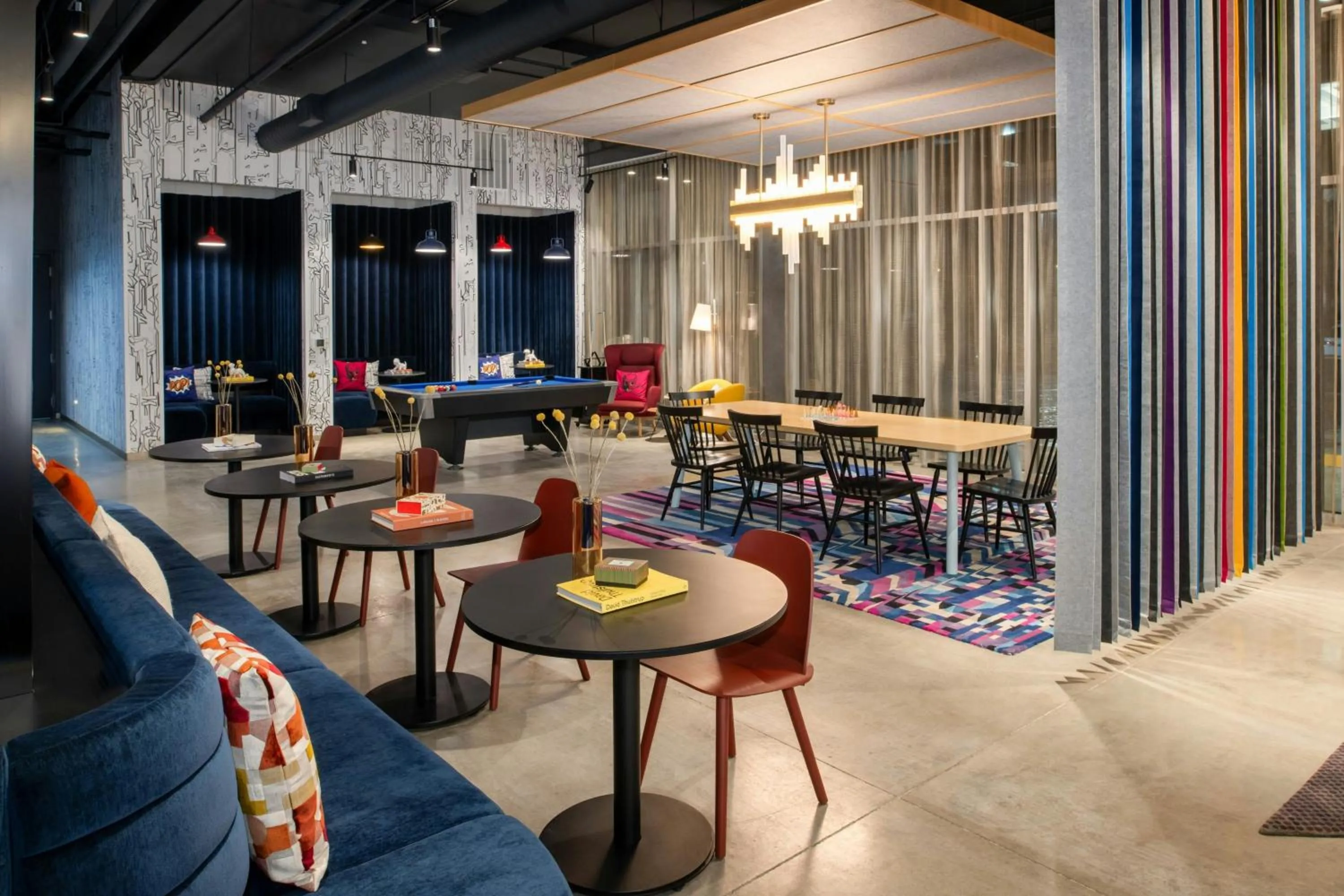 Lobby or reception in Aloft Sacramento Airport Natomas