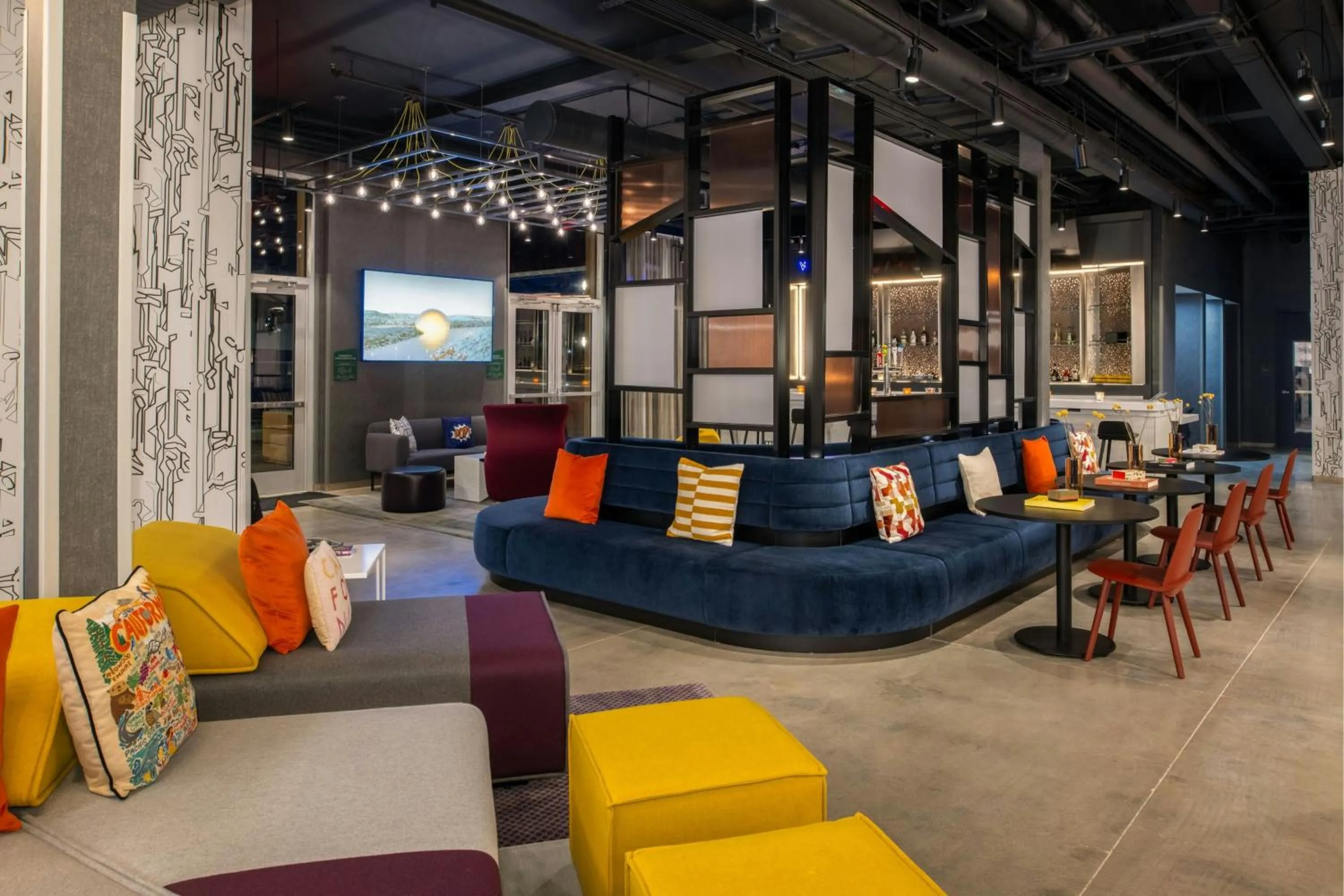 Lobby or reception in Aloft Sacramento Airport Natomas