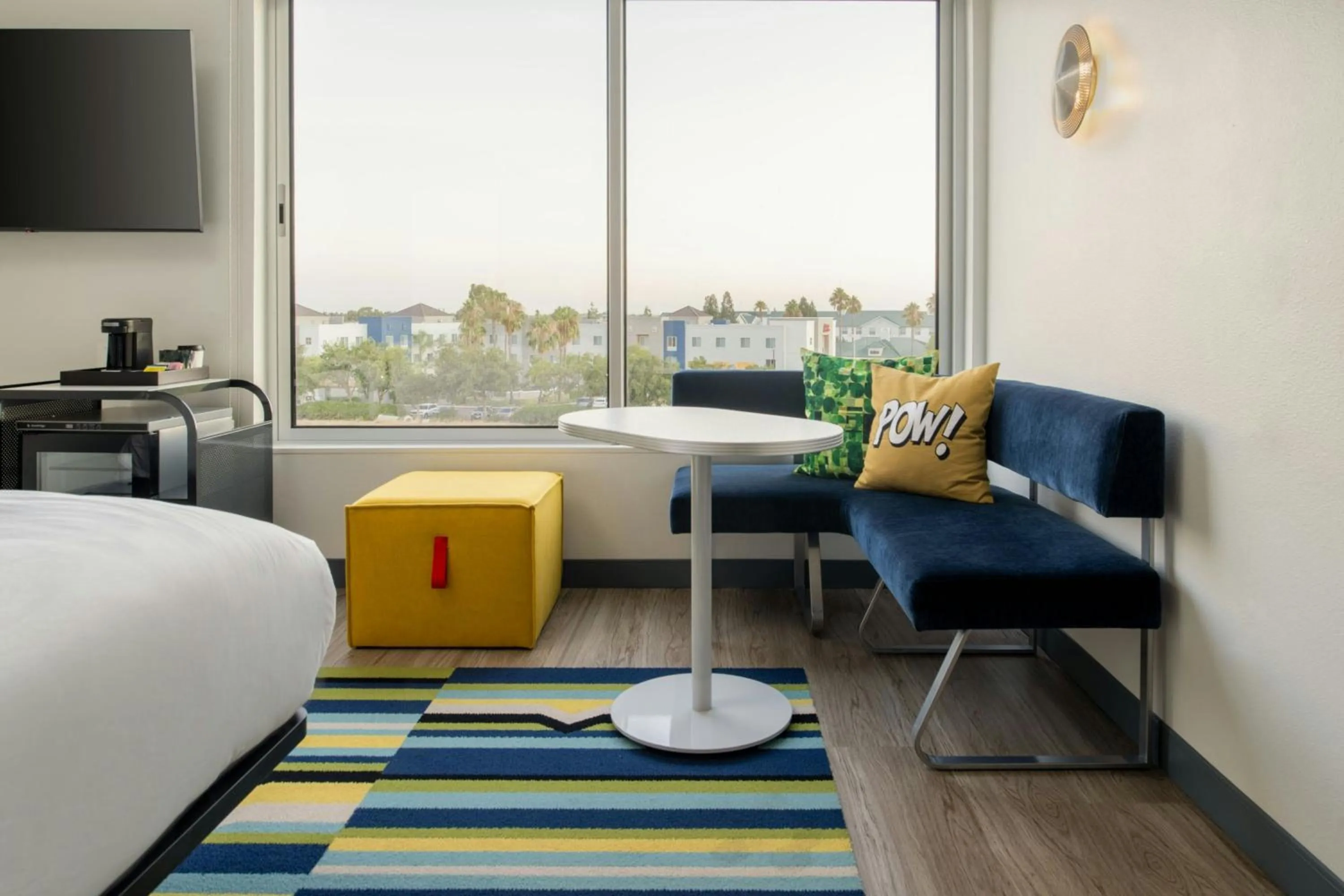 Photo of the whole room, Bed in Aloft Sacramento Airport Natomas