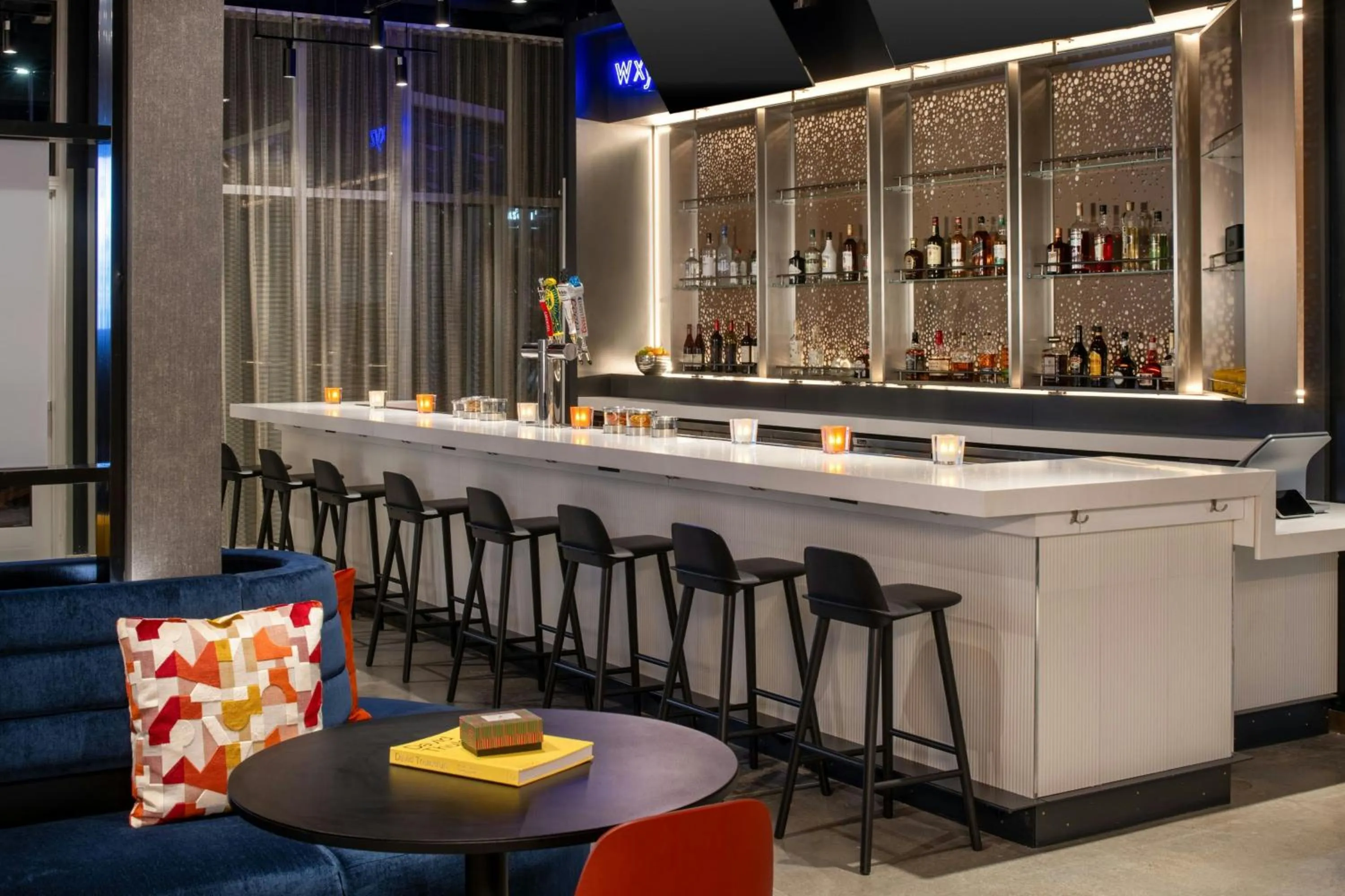 Lobby or reception in Aloft Sacramento Airport Natomas