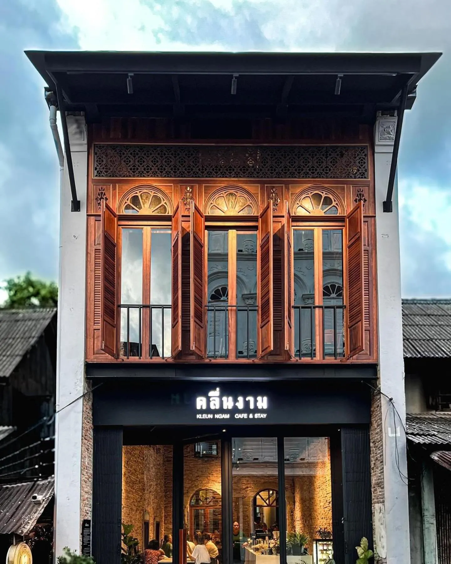 Property building in KLUENNGAM Cafe & Stay