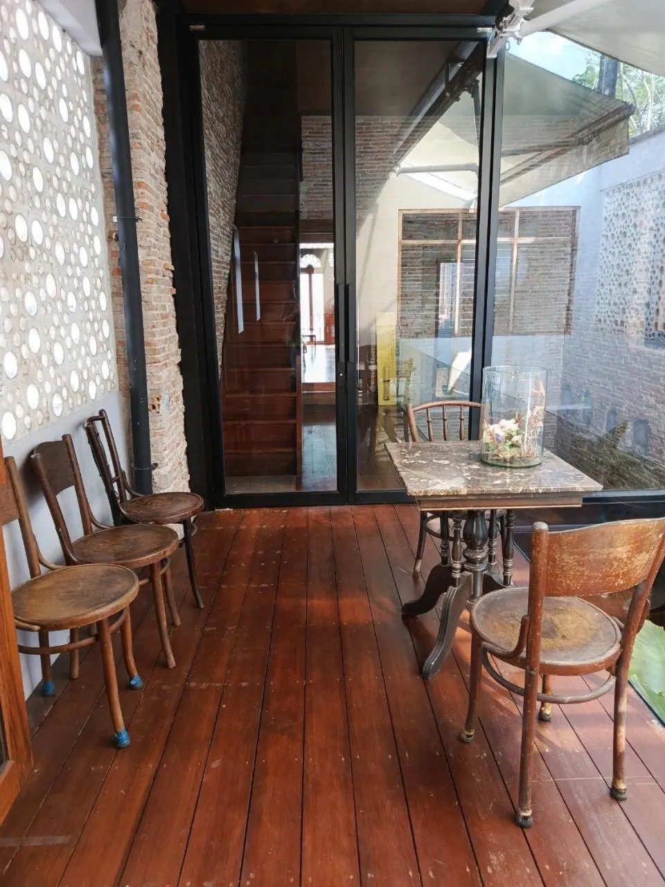 Seating area in KLUENNGAM Cafe & Stay