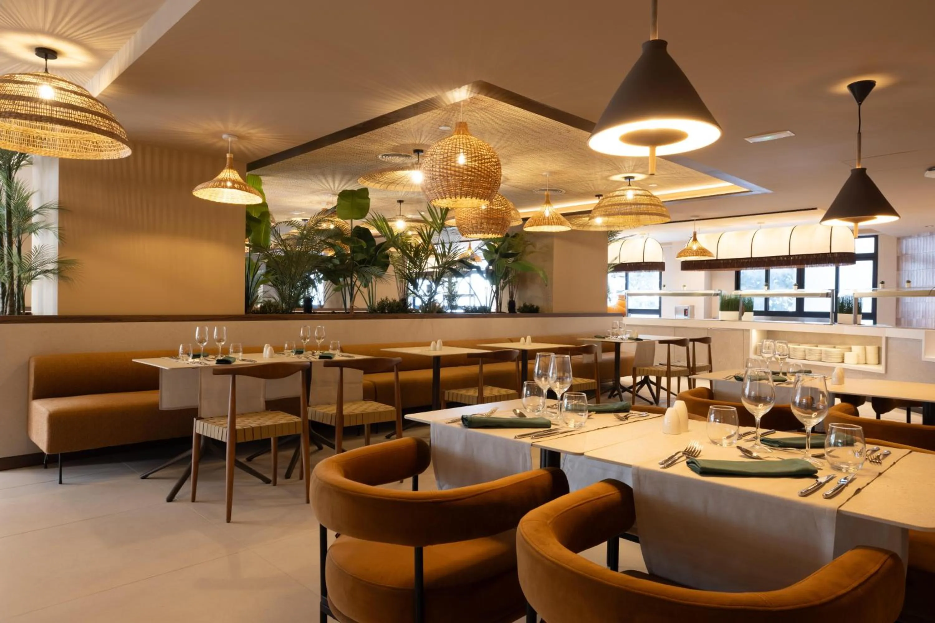 Restaurant/places to eat in Hotel Aubamar Bali