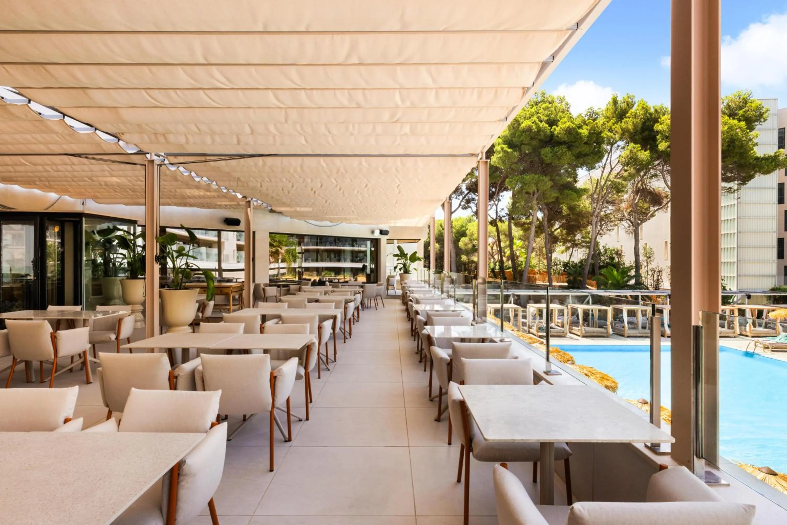 Restaurant/places to eat in Hotel Aubamar Bali