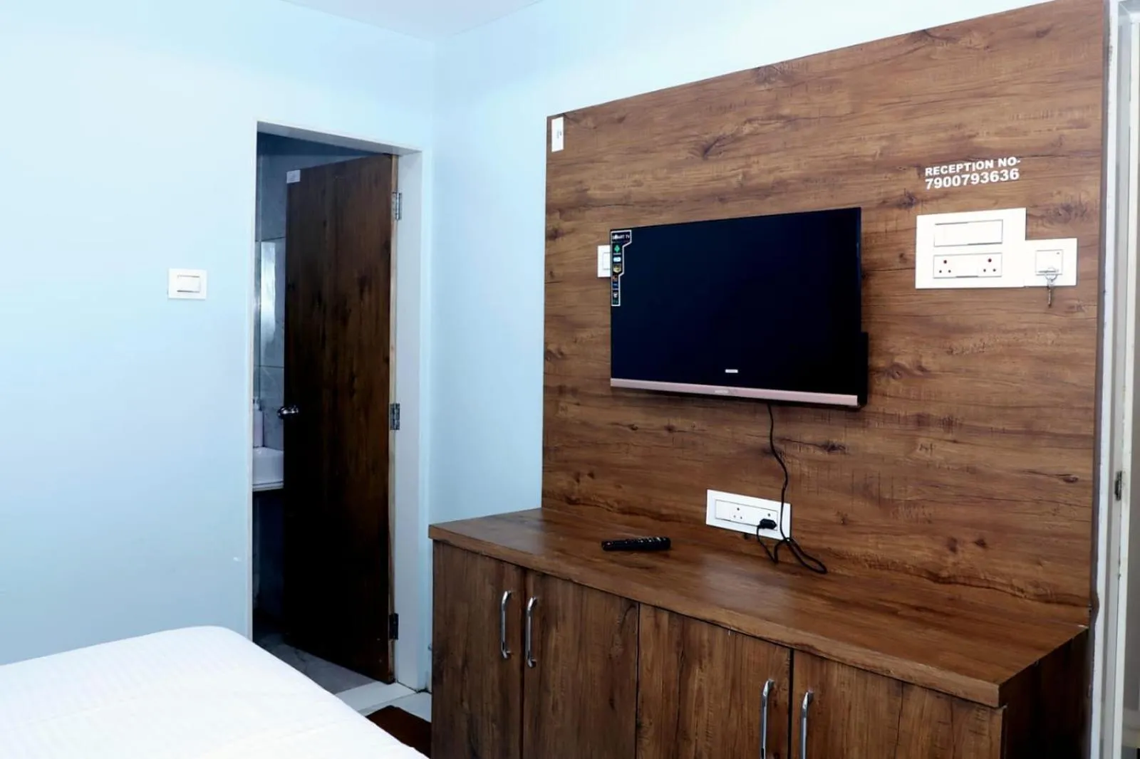 TV and multimedia in Twarita Executive Lodge