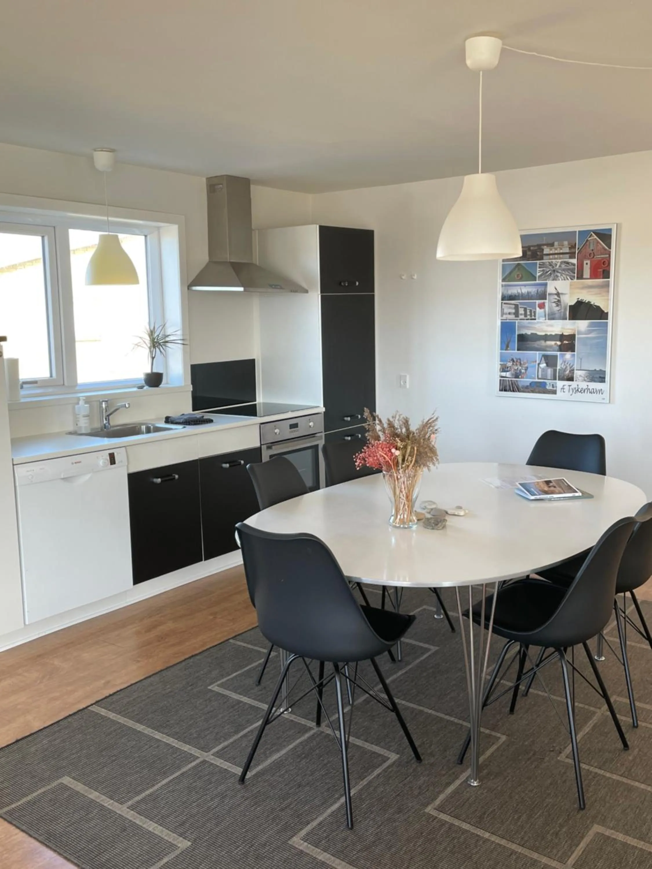 Dining area in Surfers Paradise Apartments