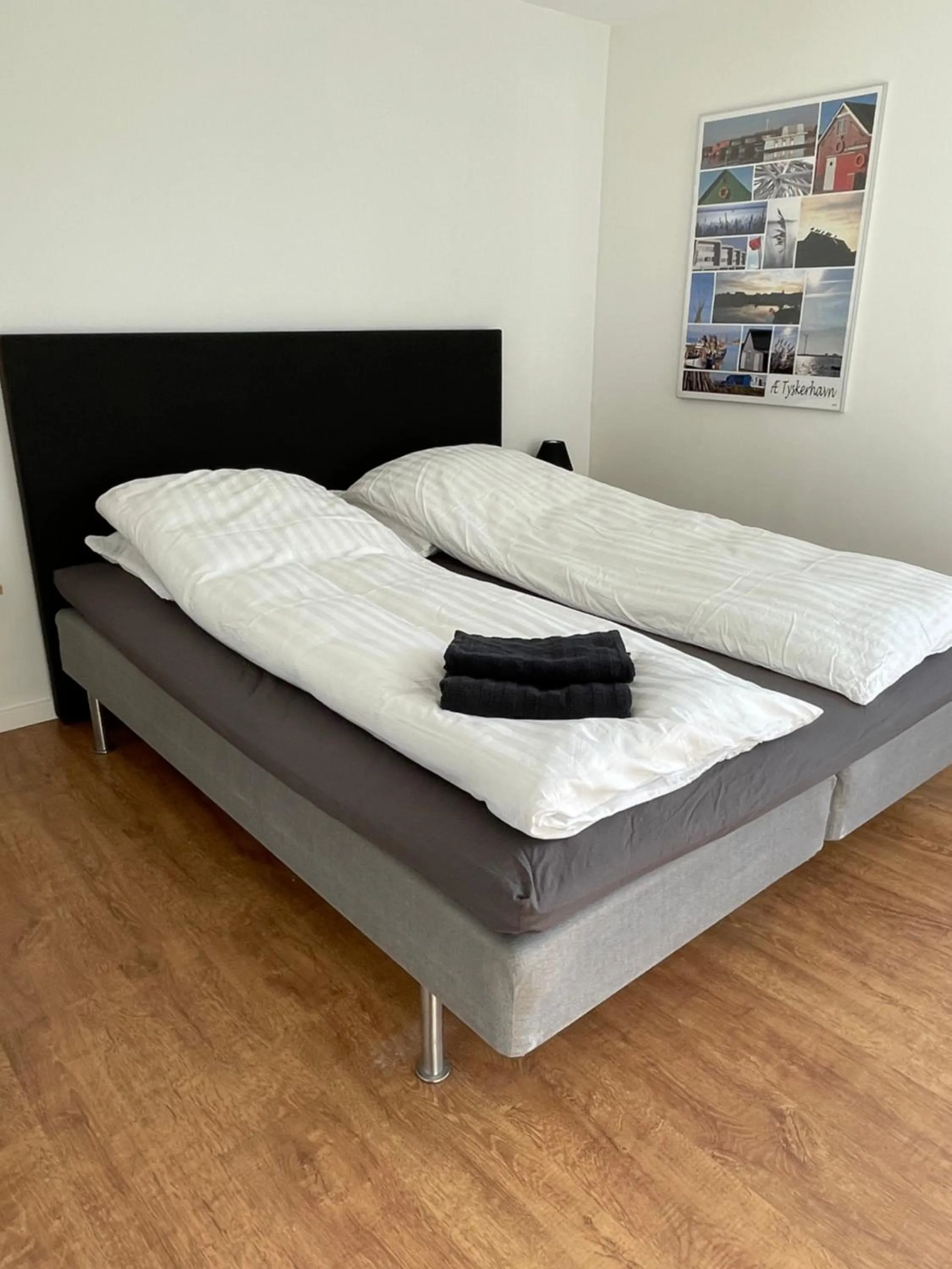 Bedroom, Bed in Surfers Paradise Apartments