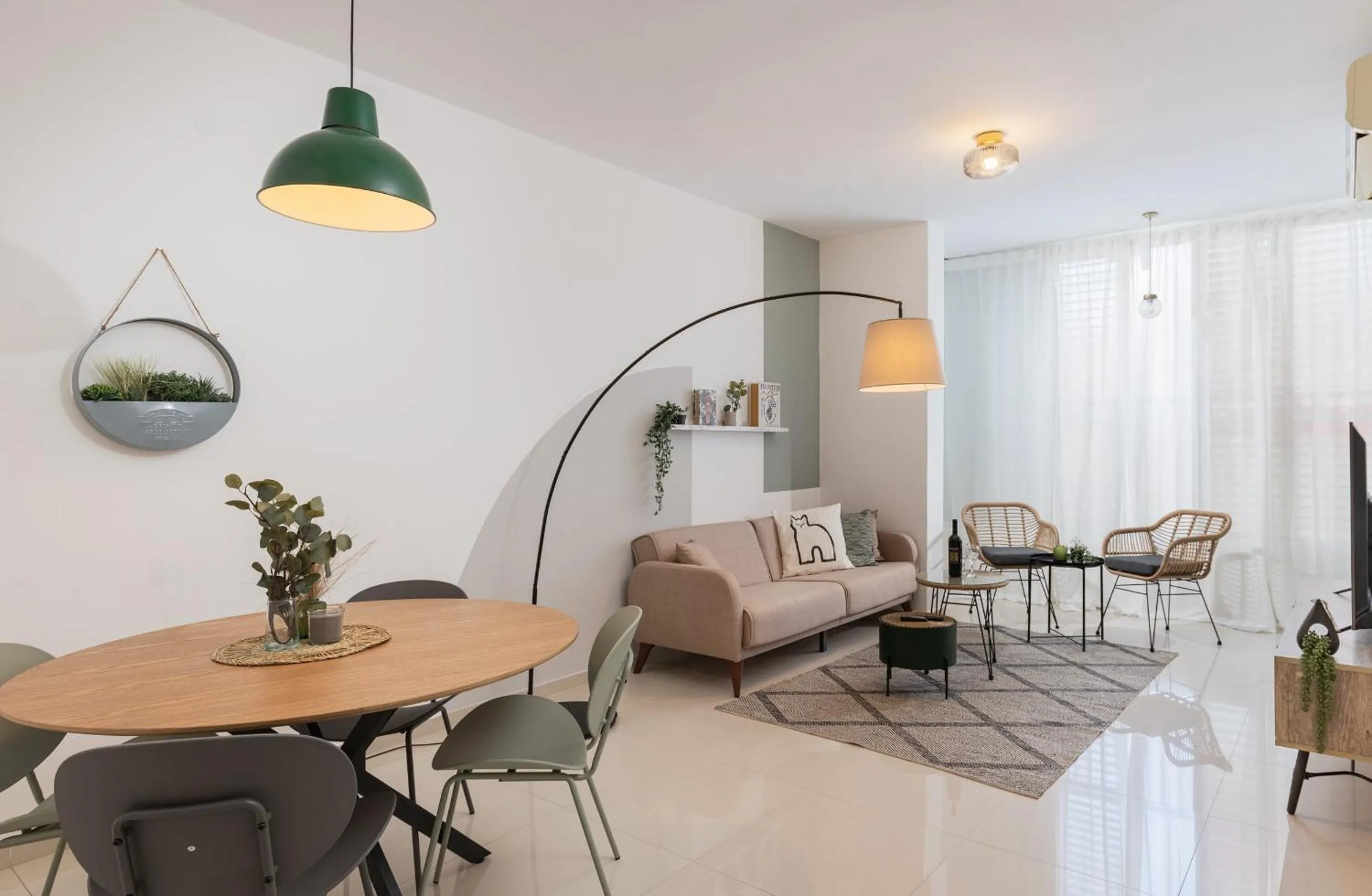 Authentic 2 bedrooms apt near the beach