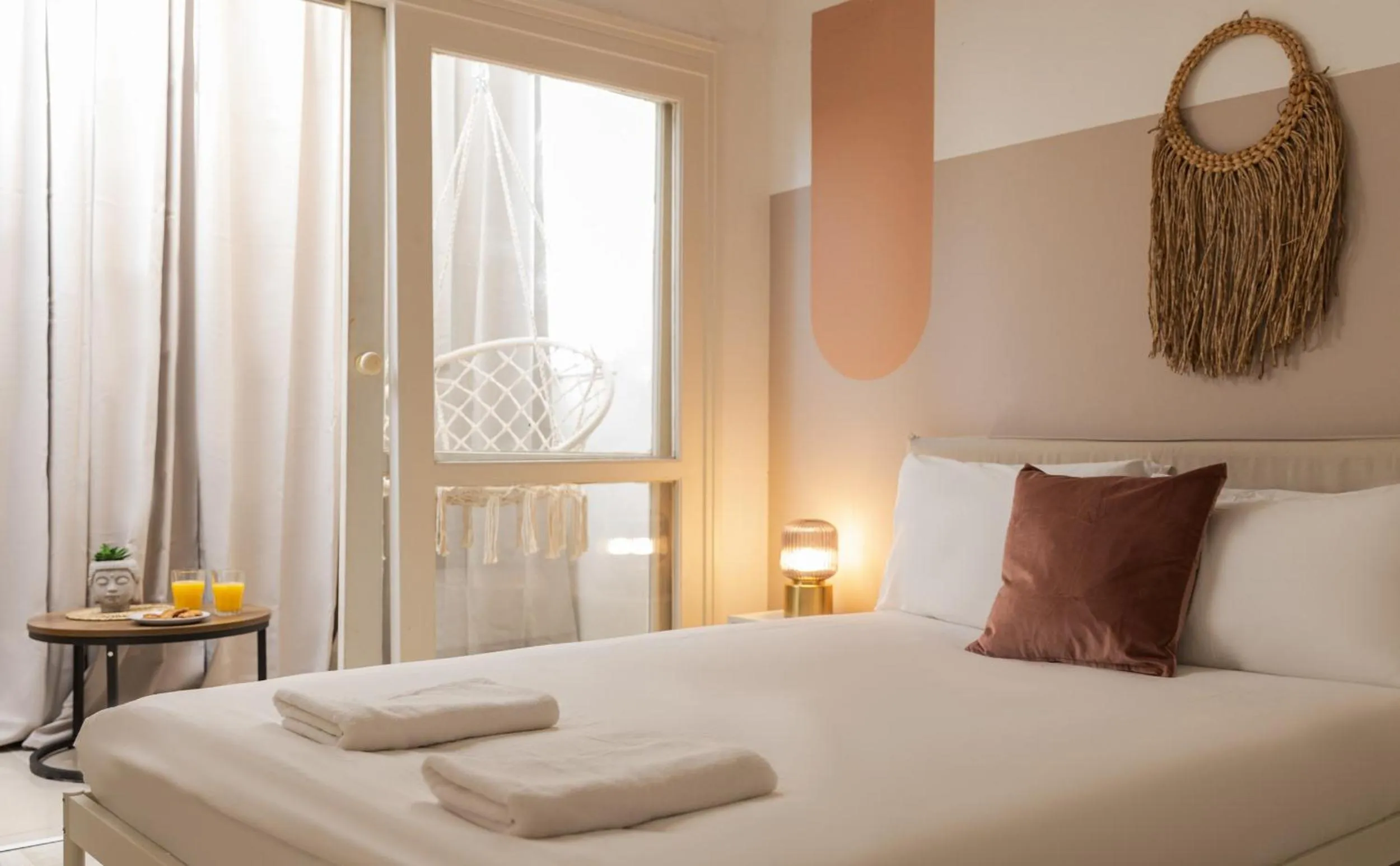 Bed in Authentic 2 bedrooms apt near the beach