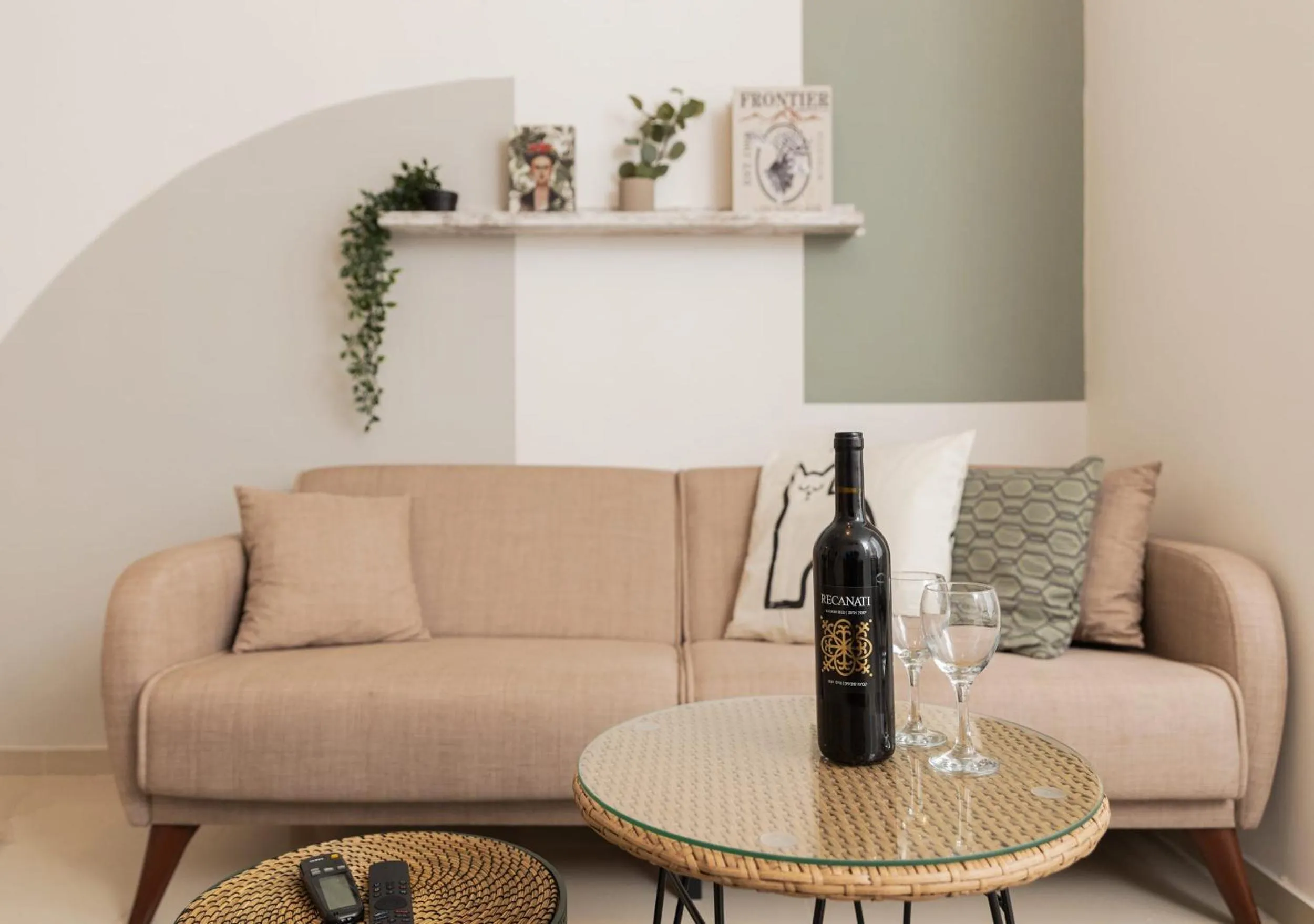 Authentic 2 bedrooms apt near the beach