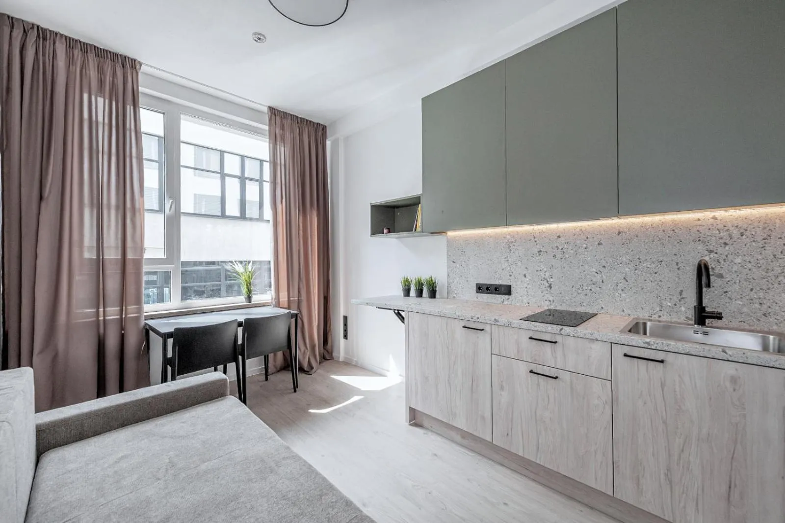 Dining area in P-ONE APARTMENTS - Self Check-in