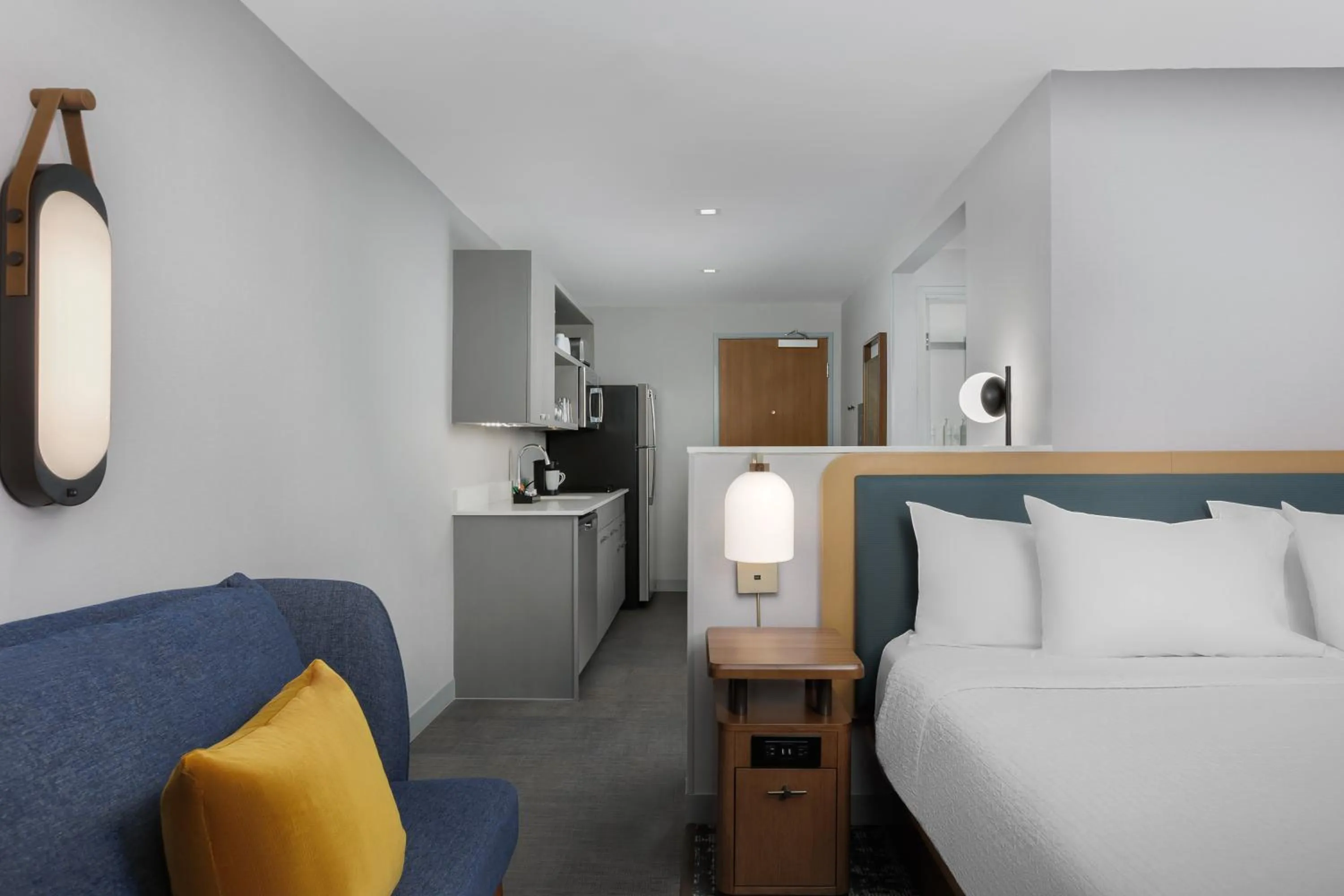 Bedroom, Bed in Homewood Suites By Hilton Newport Cincinnati