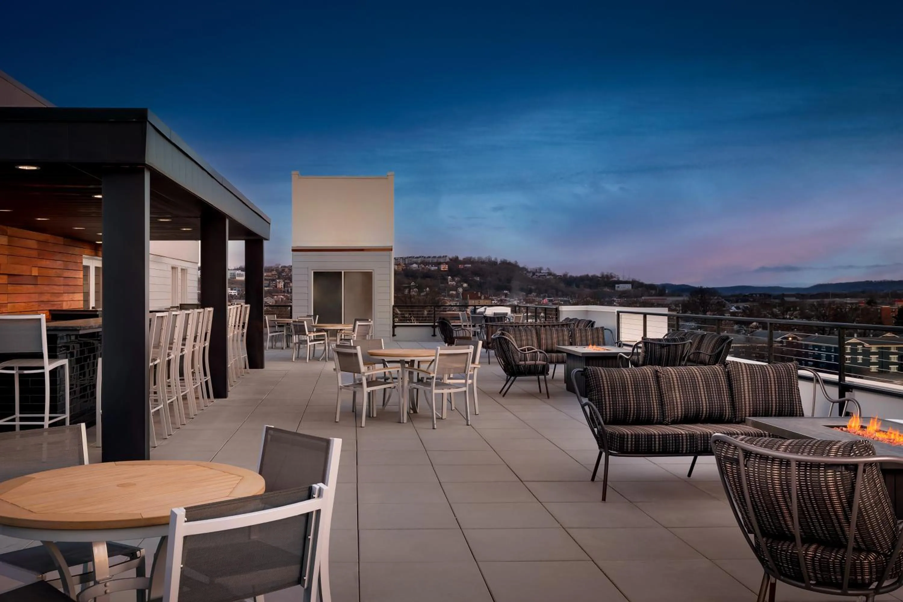 Lounge or bar in Homewood Suites By Hilton Newport Cincinnati