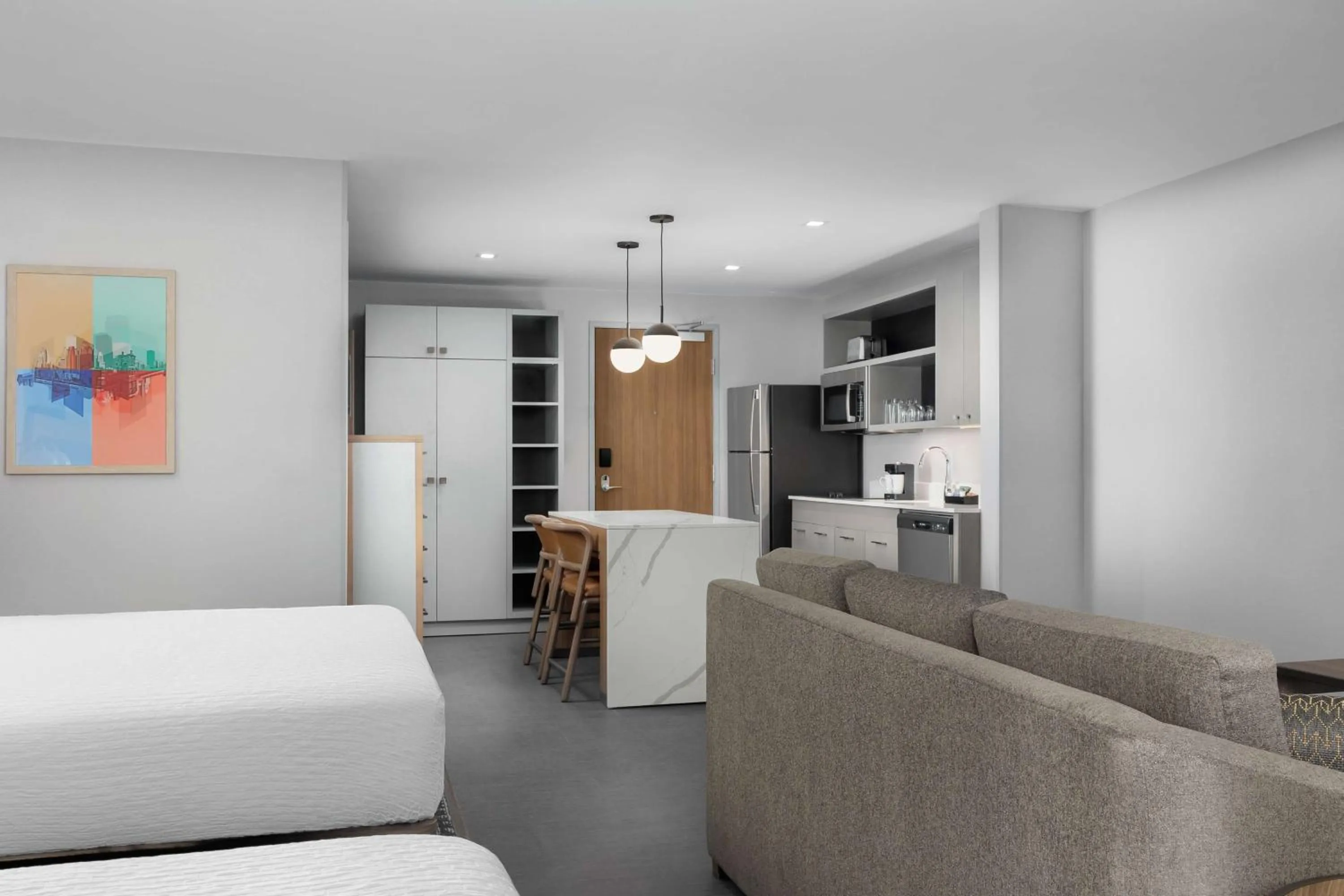 Living room, Bed in Homewood Suites By Hilton Newport Cincinnati