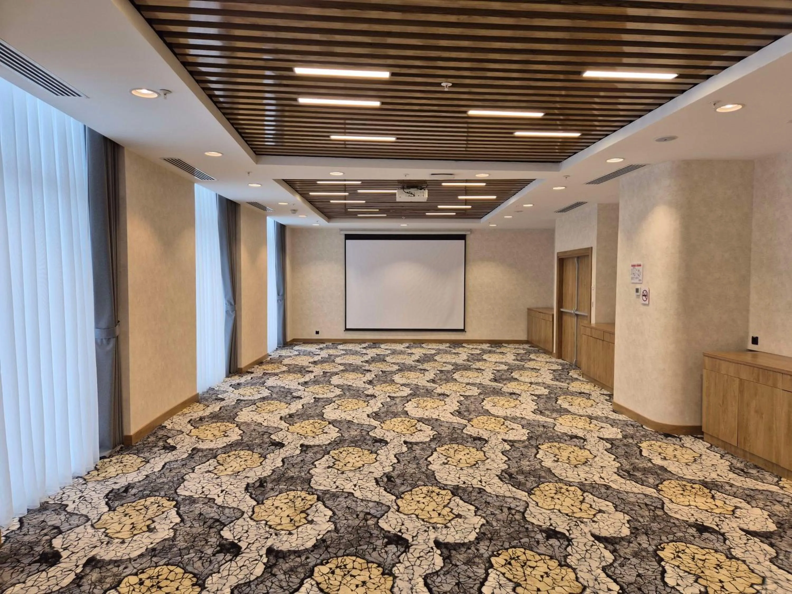 Meeting/conference room in Hilton Garden Inn Termez Airitom