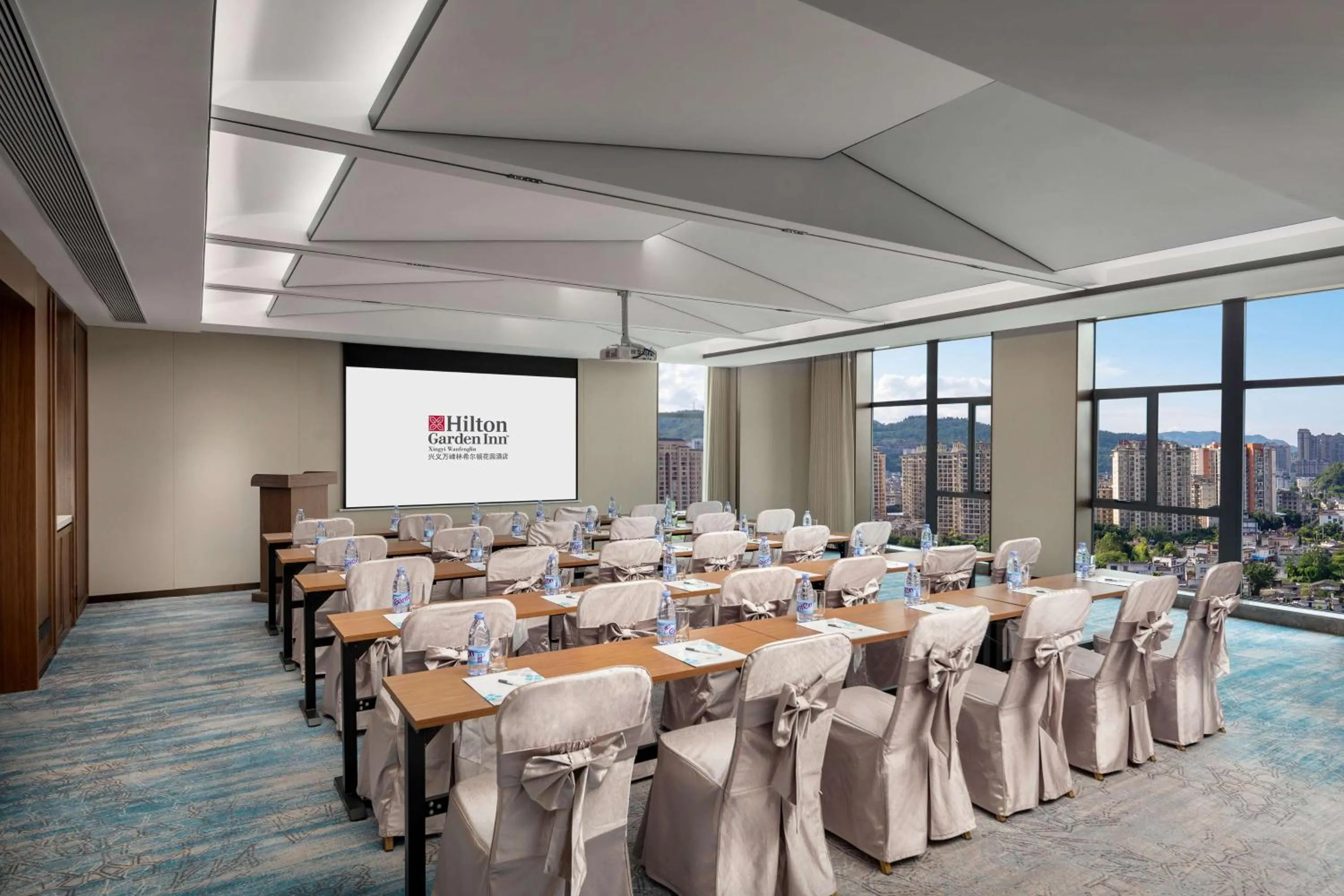 Meeting/conference room in Hilton Garden Inn Xingyi Wanfenglin