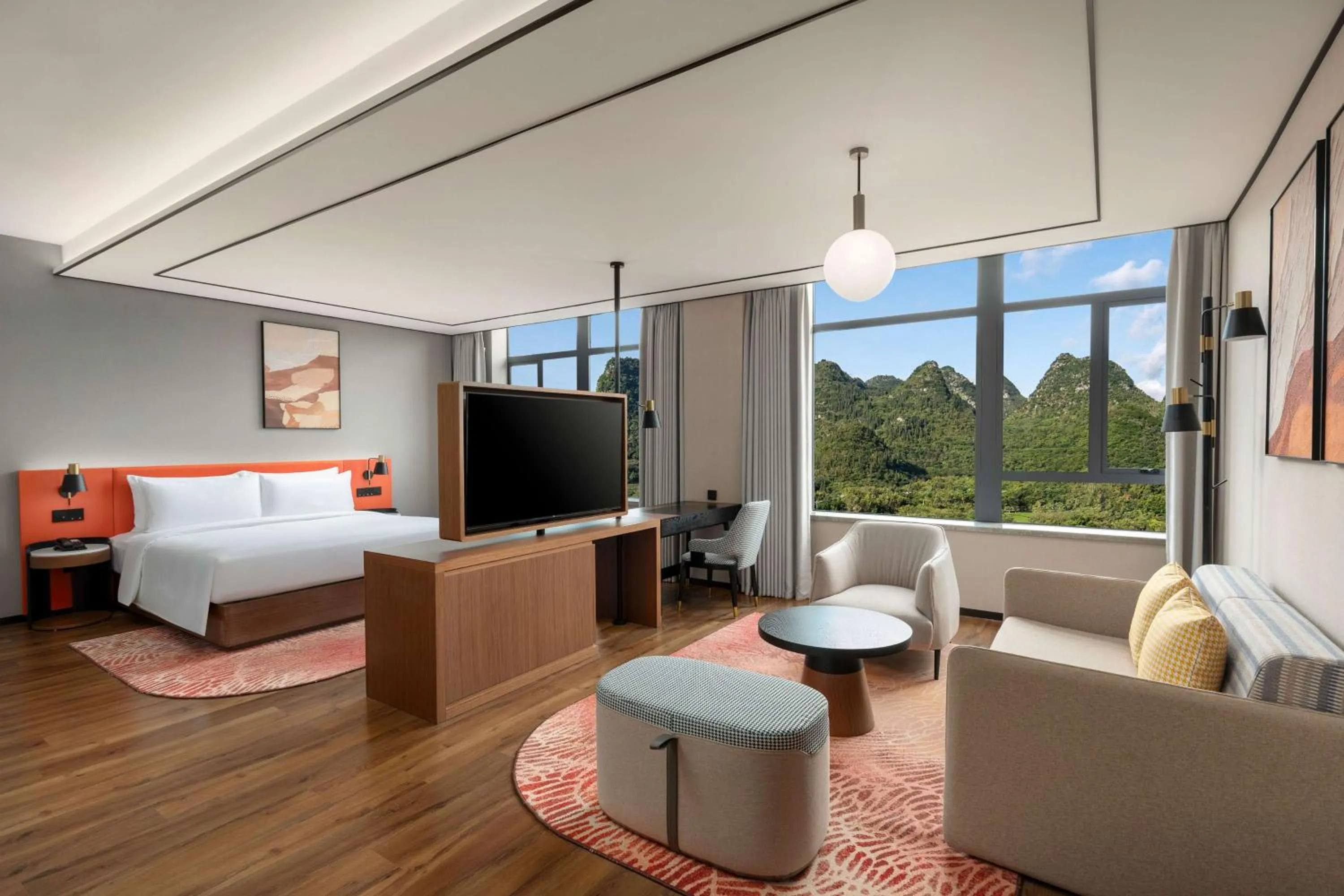 Living room, Bed in Hilton Garden Inn Xingyi Wanfenglin