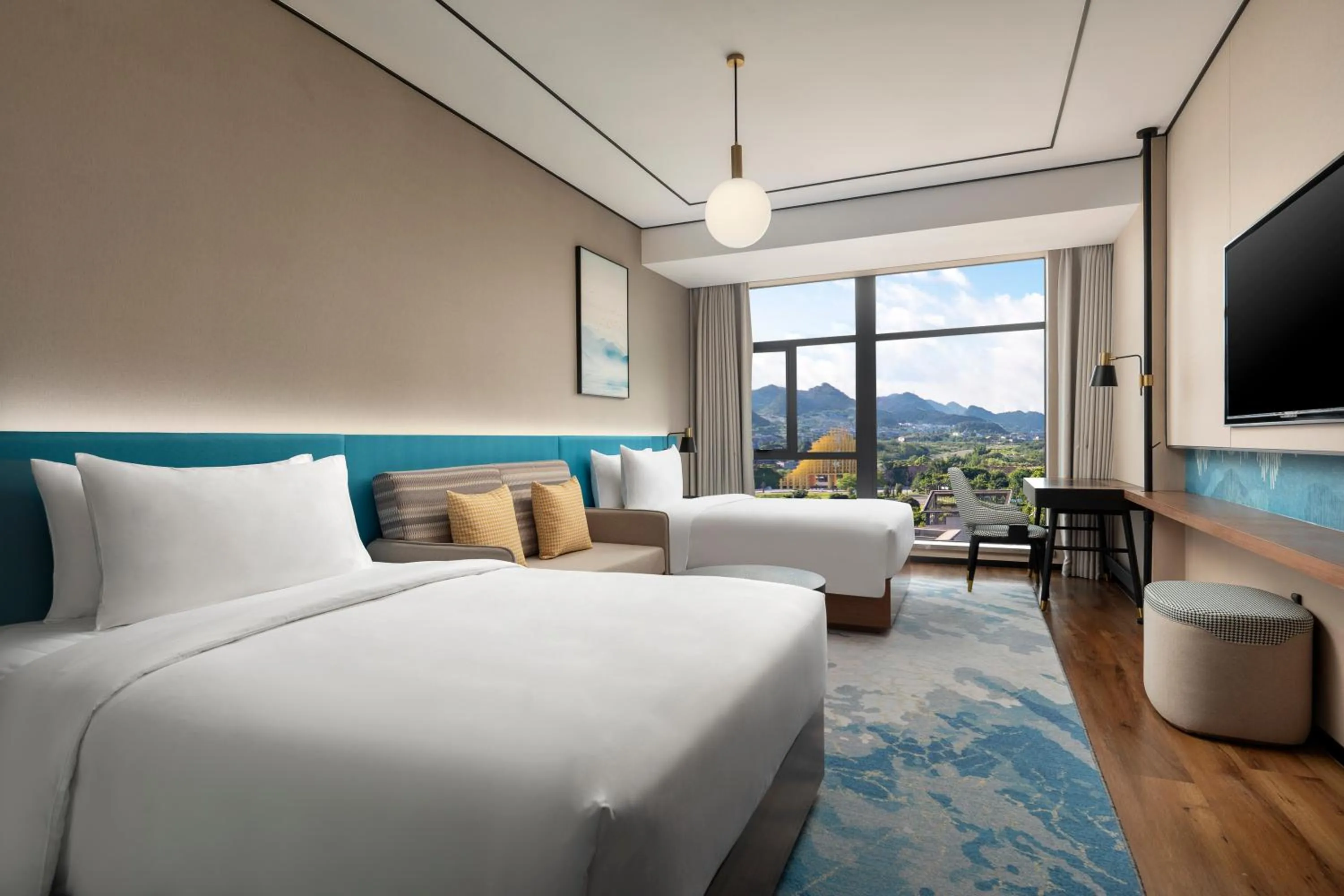 Photo of the whole room, Bed in Hilton Garden Inn Xingyi Wanfenglin