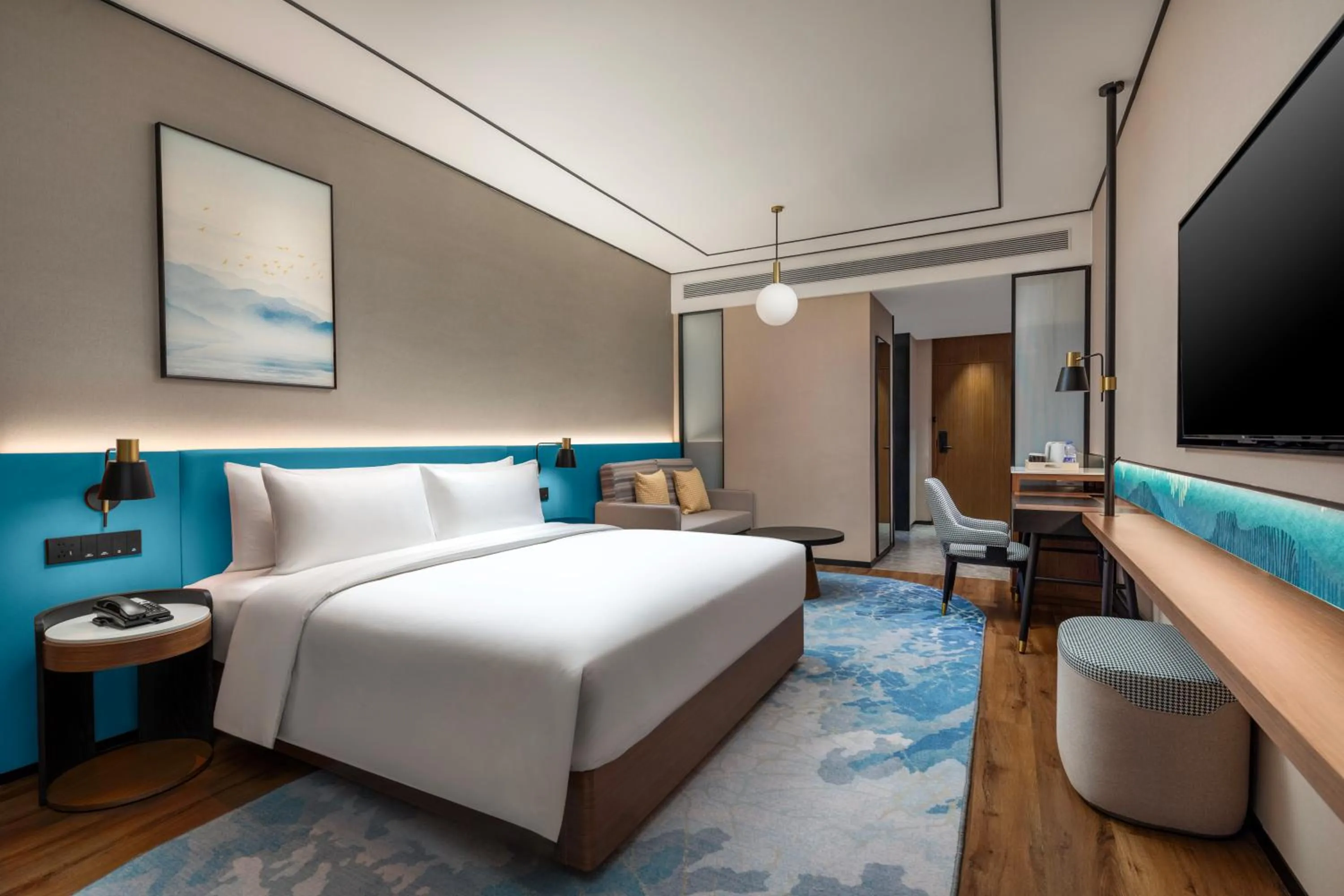 Photo of the whole room, Bed in Hilton Garden Inn Xingyi Wanfenglin